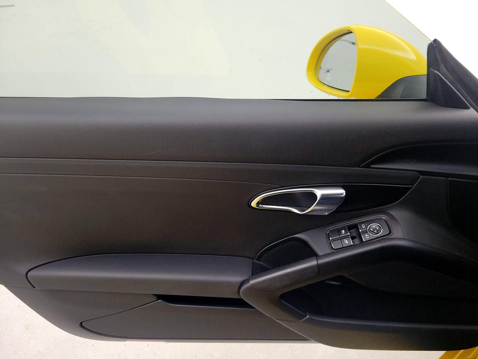 Thumbnail: 2016 Porsche Cayman - 12