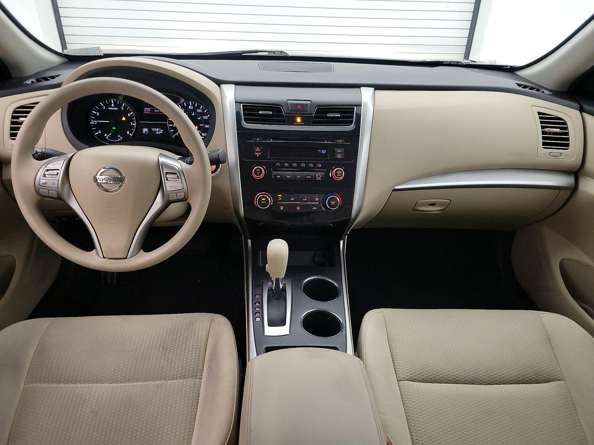 Thumbnail: 2015 Nissan Altima - 9