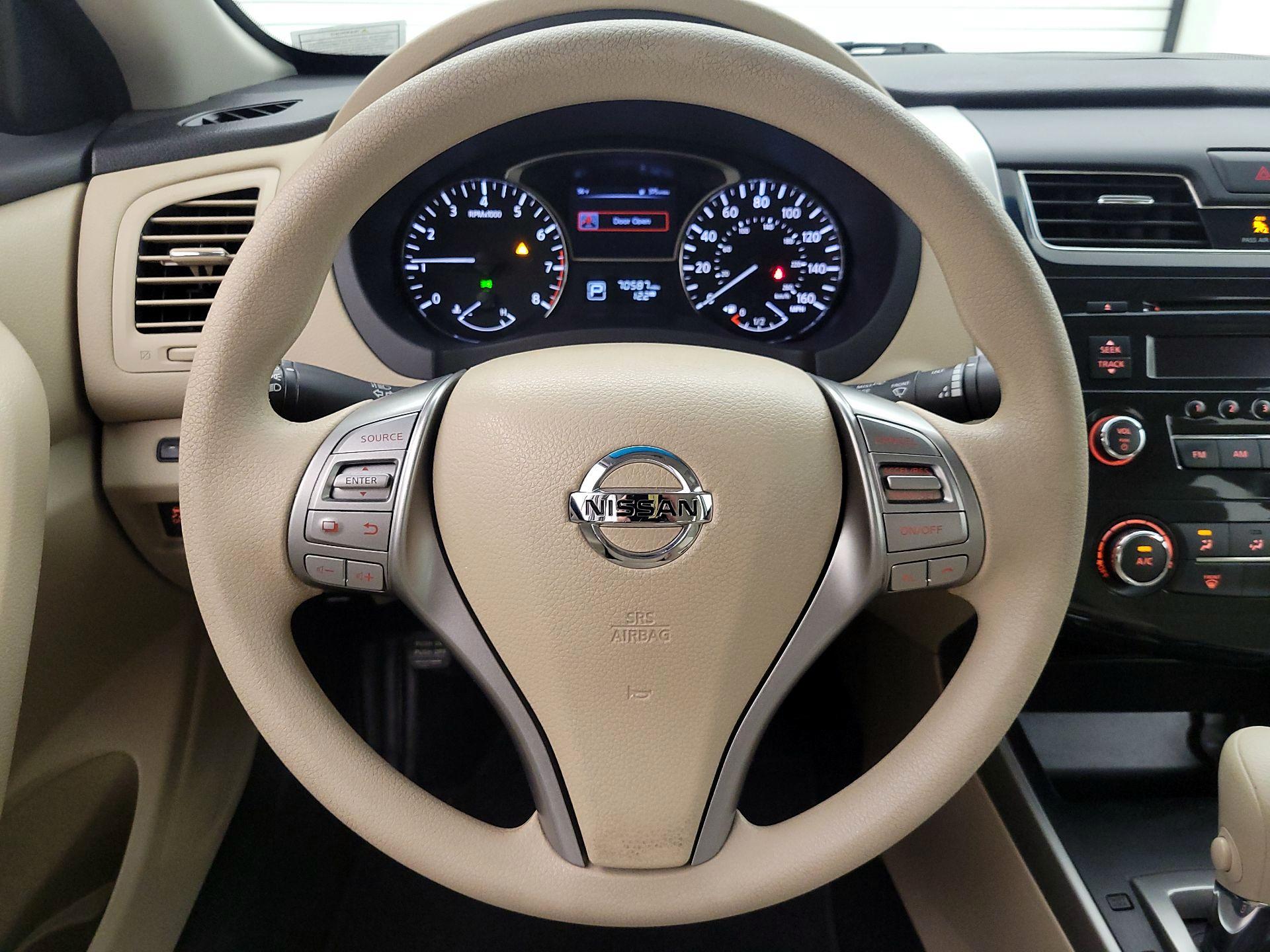 Thumbnail: 2015 Nissan Altima - 10