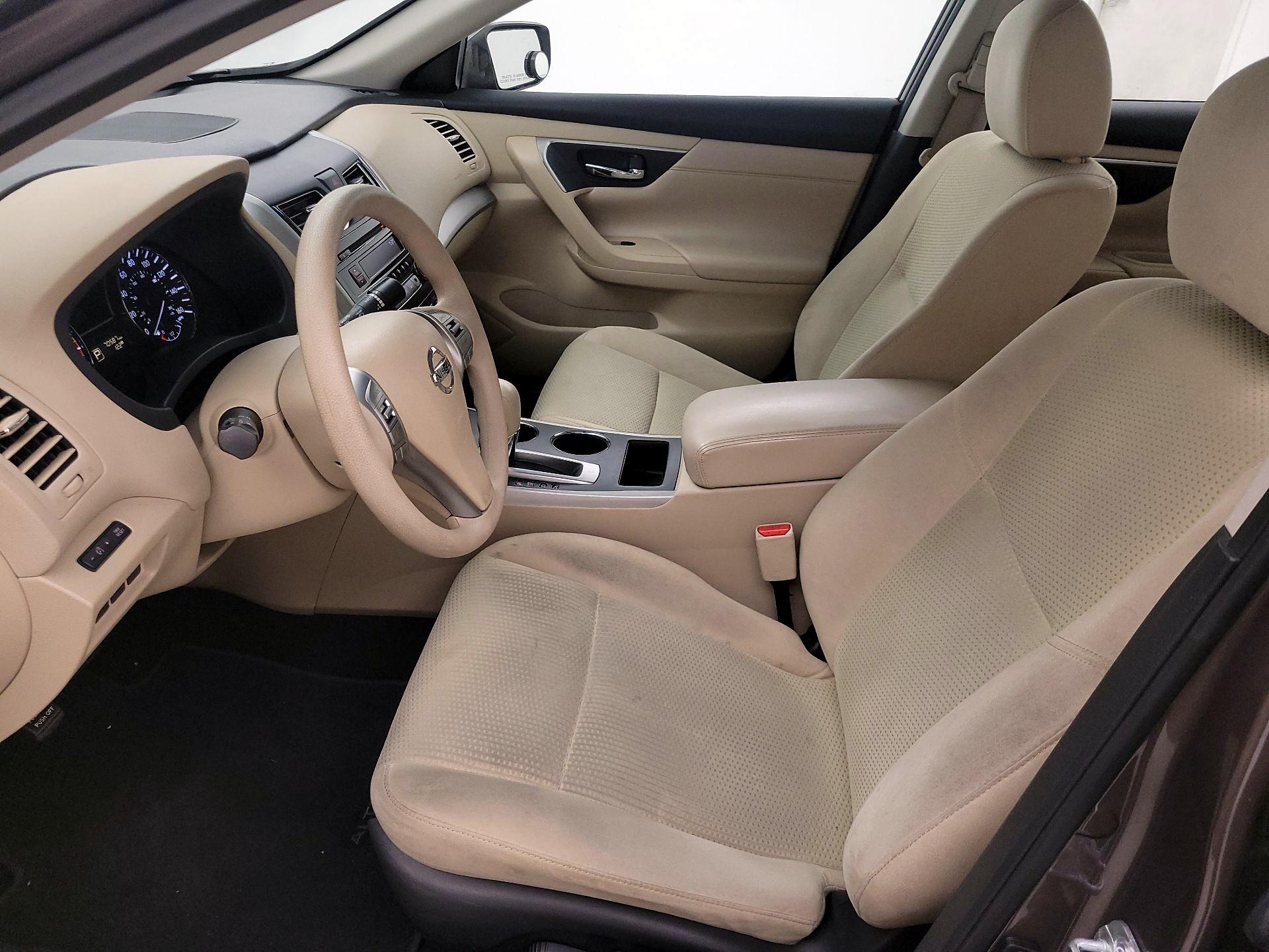 Thumbnail: 2015 Nissan Altima - 11