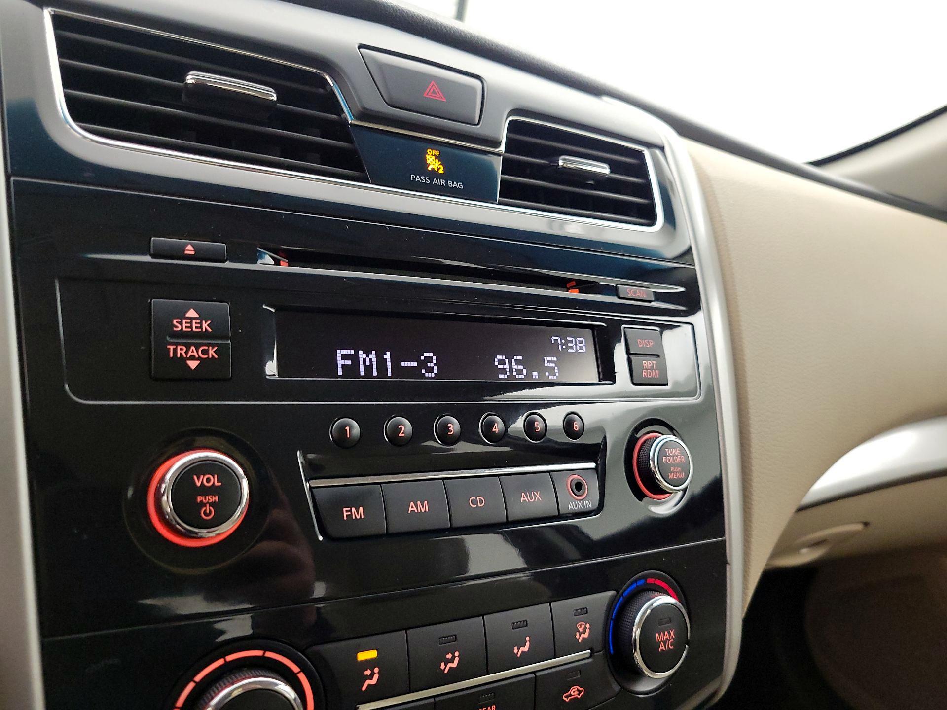 Thumbnail: 2015 Nissan Altima - 14