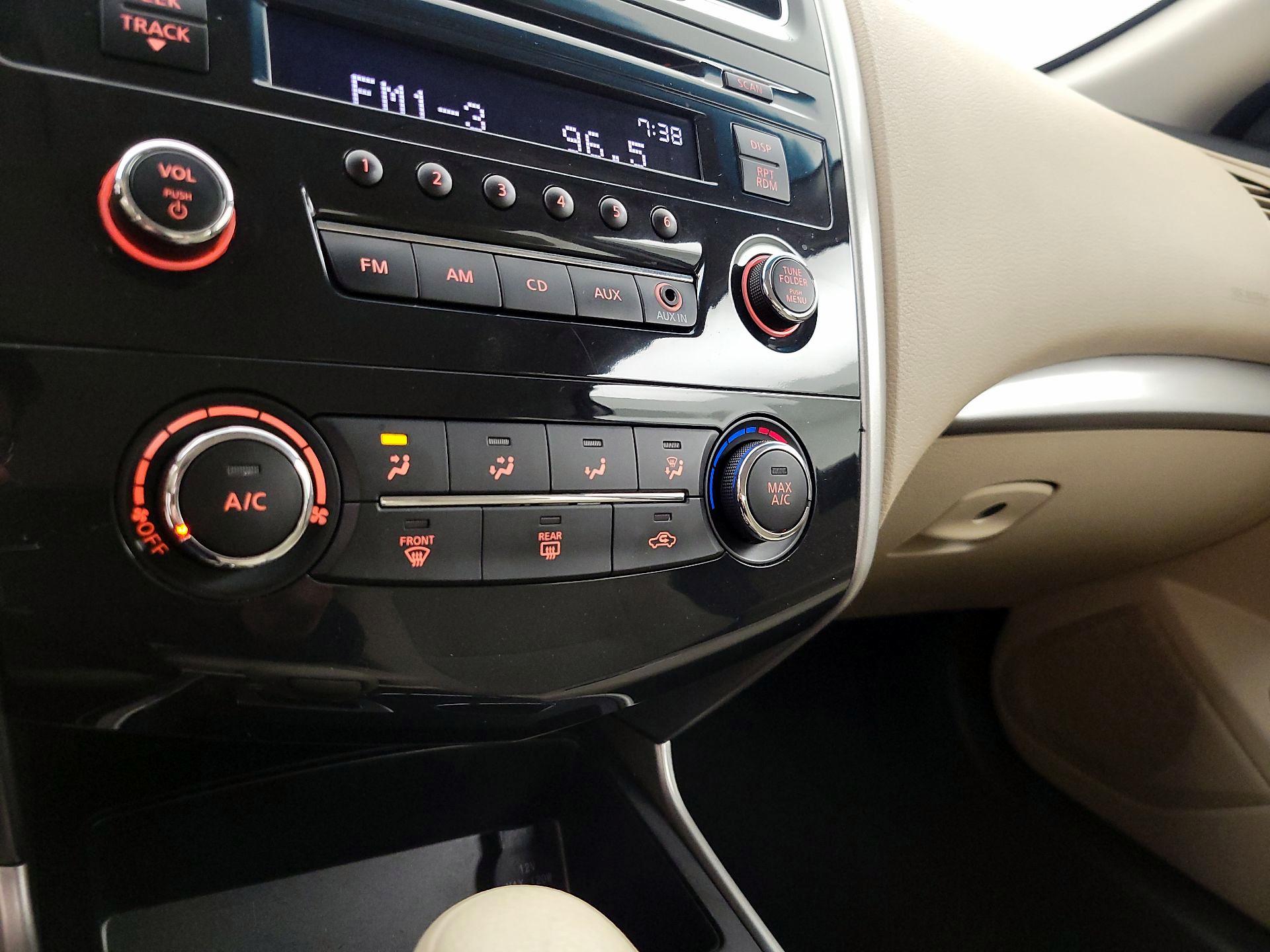 Thumbnail: 2015 Nissan Altima - 15