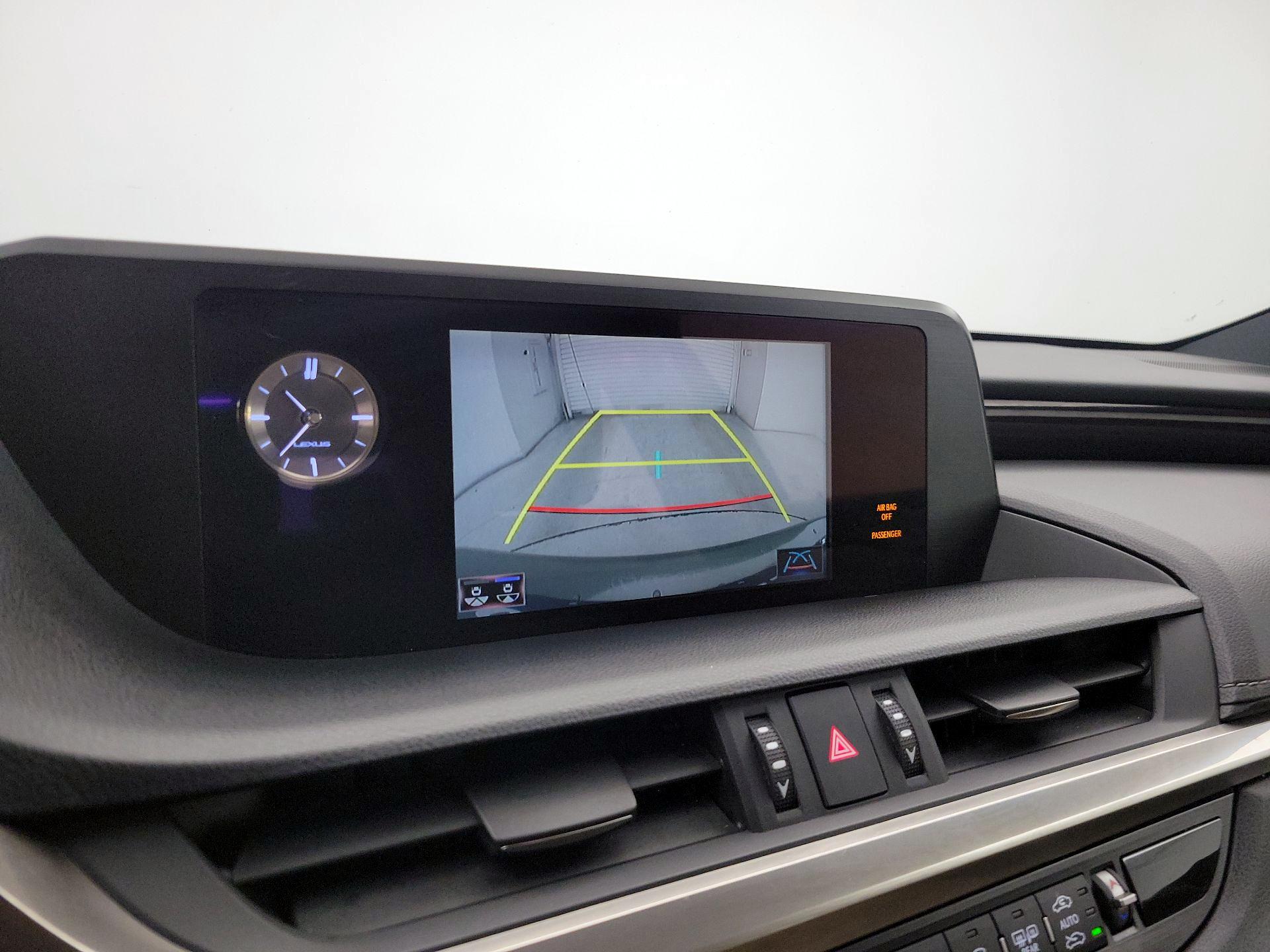 Thumbnail: 2021 Lexus ES - 13