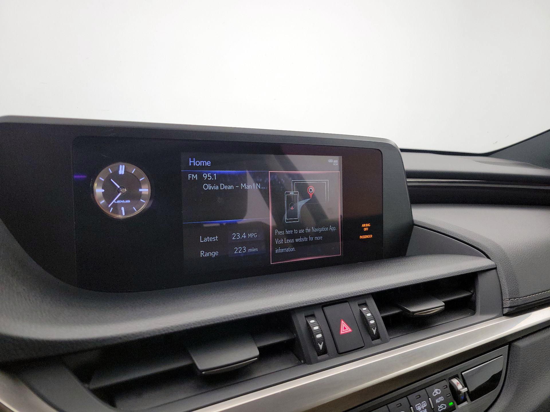 Thumbnail: 2021 Lexus ES - 14