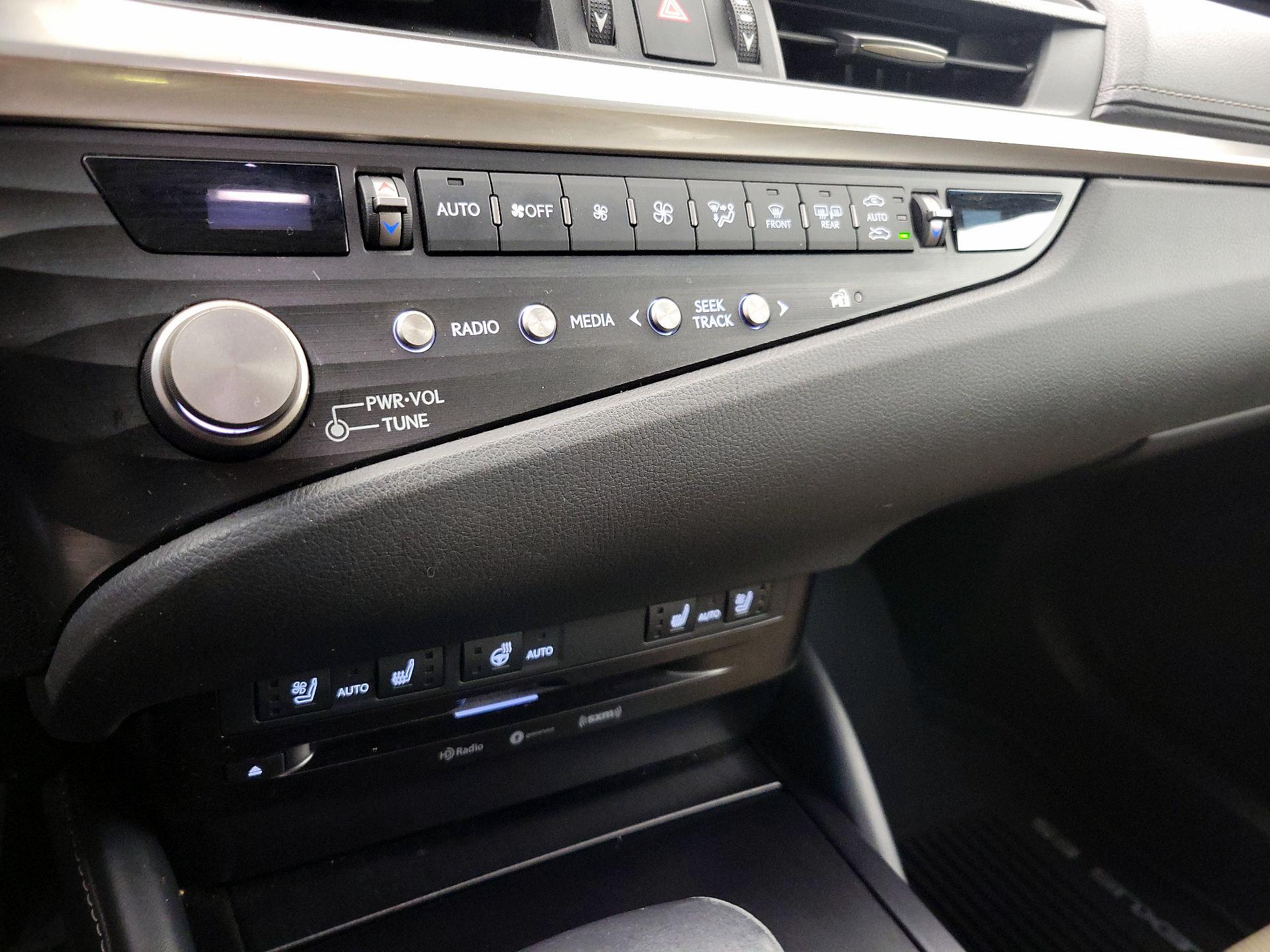 Thumbnail: 2021 Lexus ES - 15