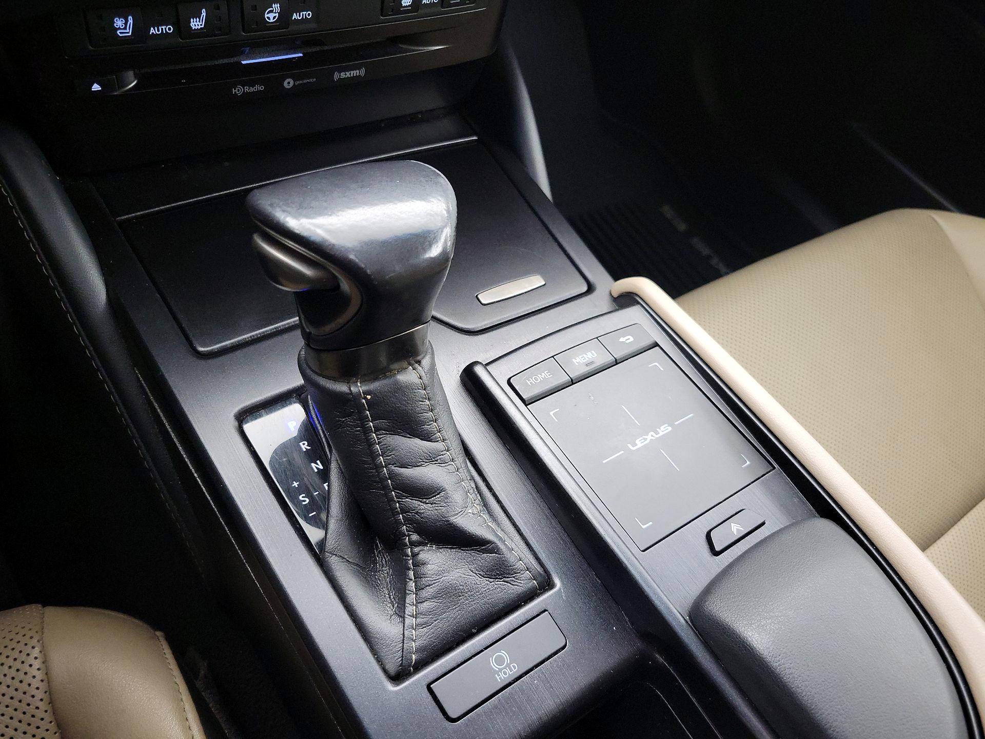 Thumbnail: 2021 Lexus ES - 16