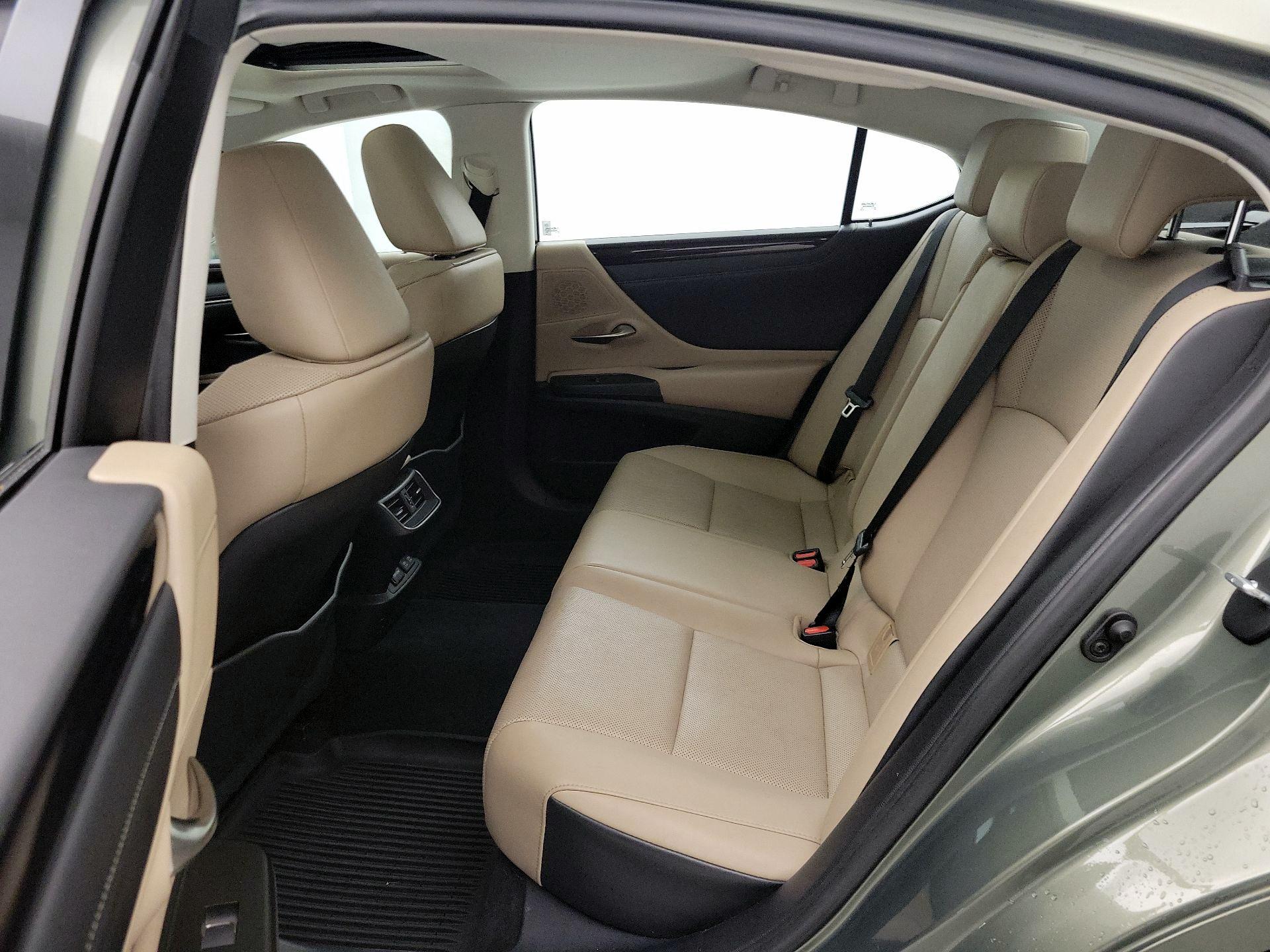 Thumbnail: 2021 Lexus ES - 18