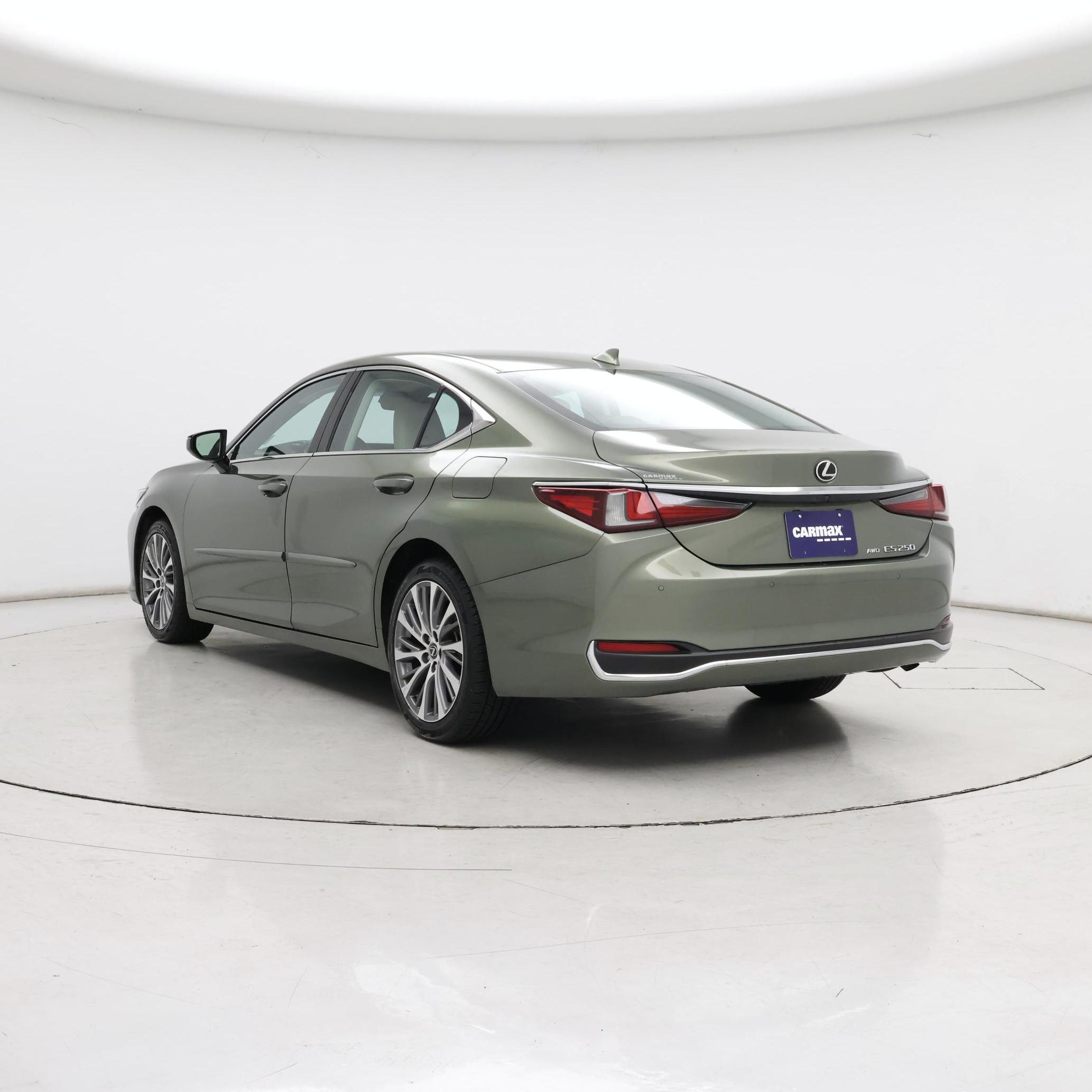 Thumbnail: 2021 Lexus ES - 2
