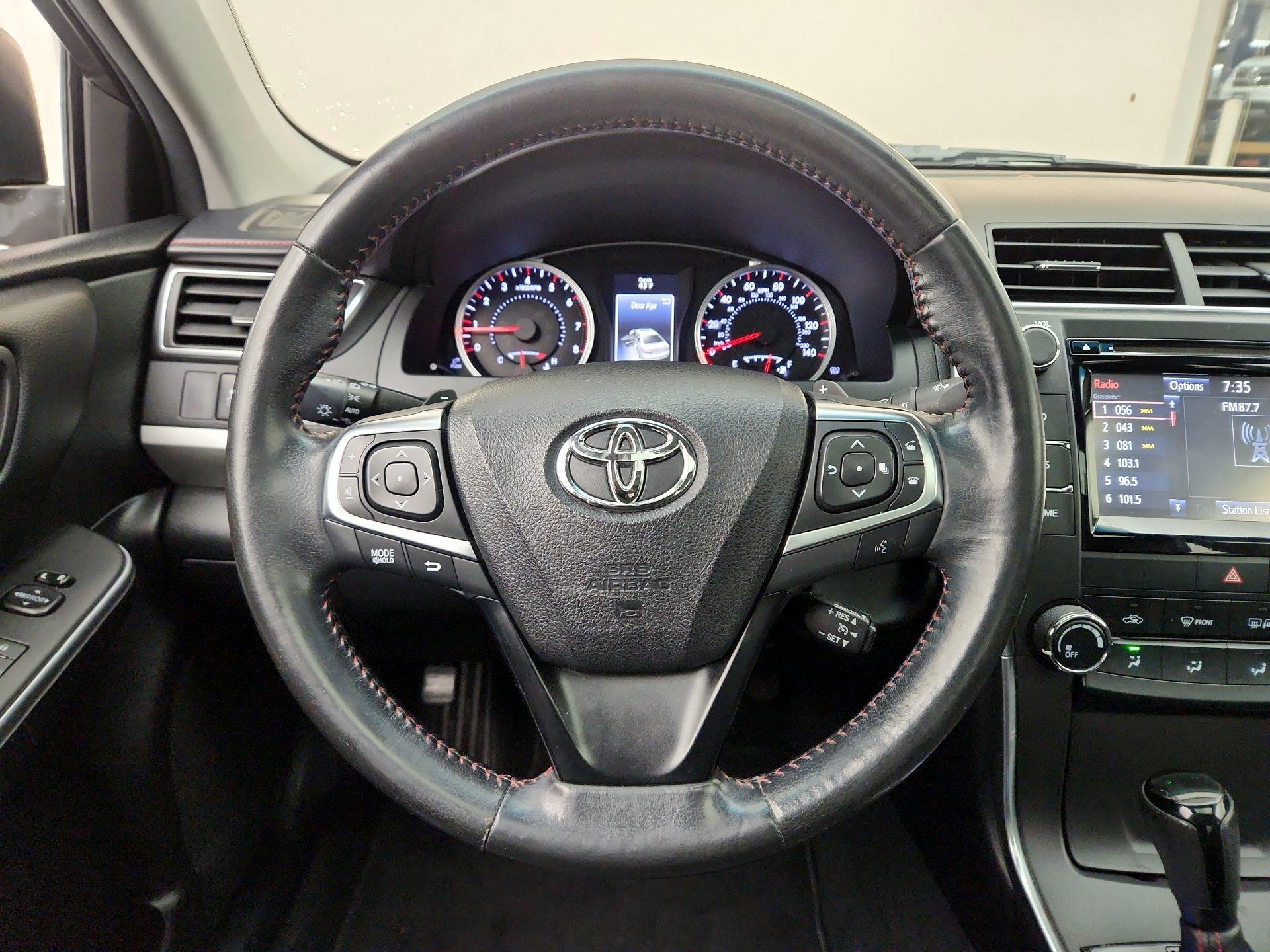 Thumbnail: 2015 Toyota Camry - 10
