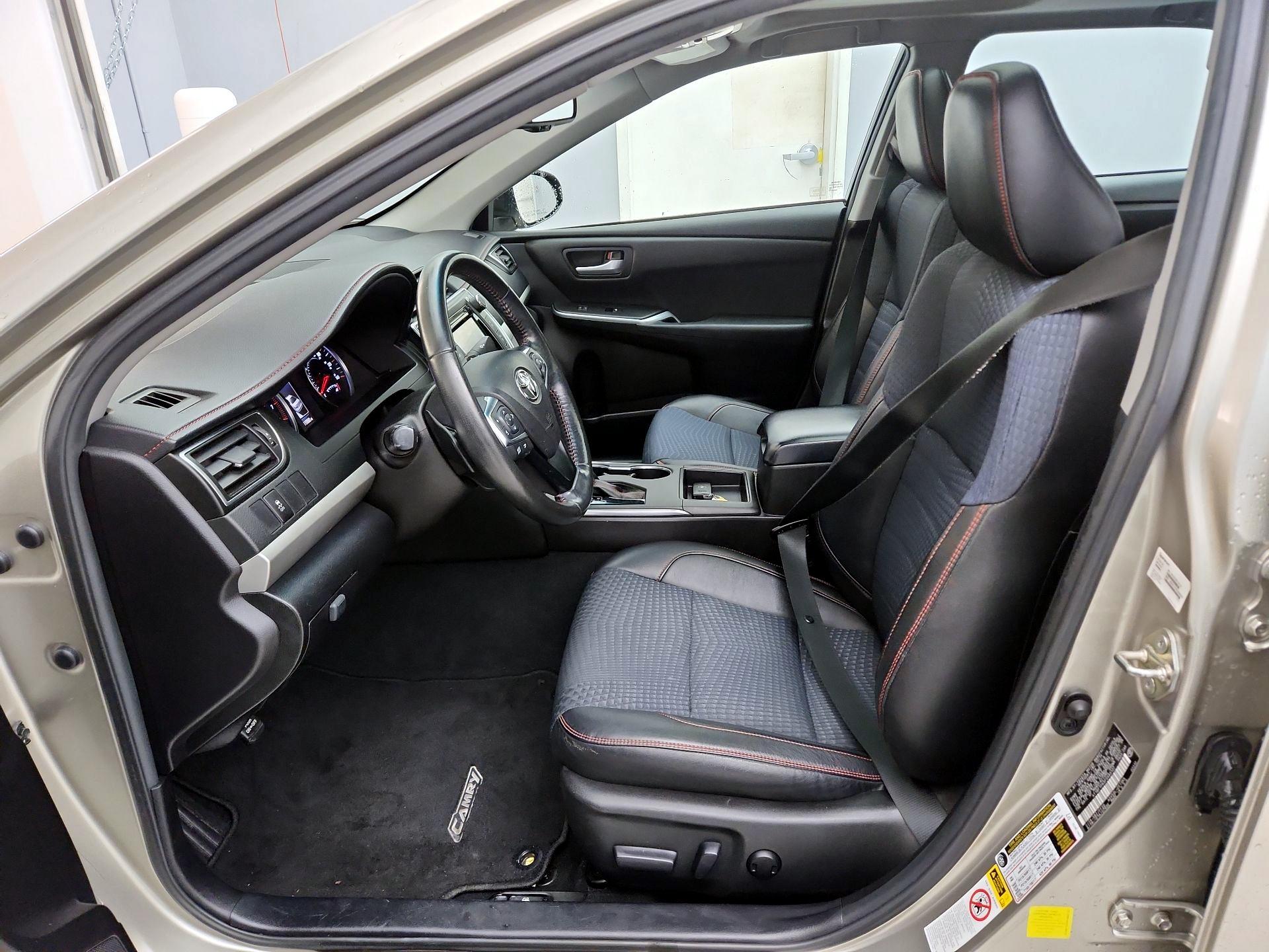 Thumbnail: 2015 Toyota Camry - 11