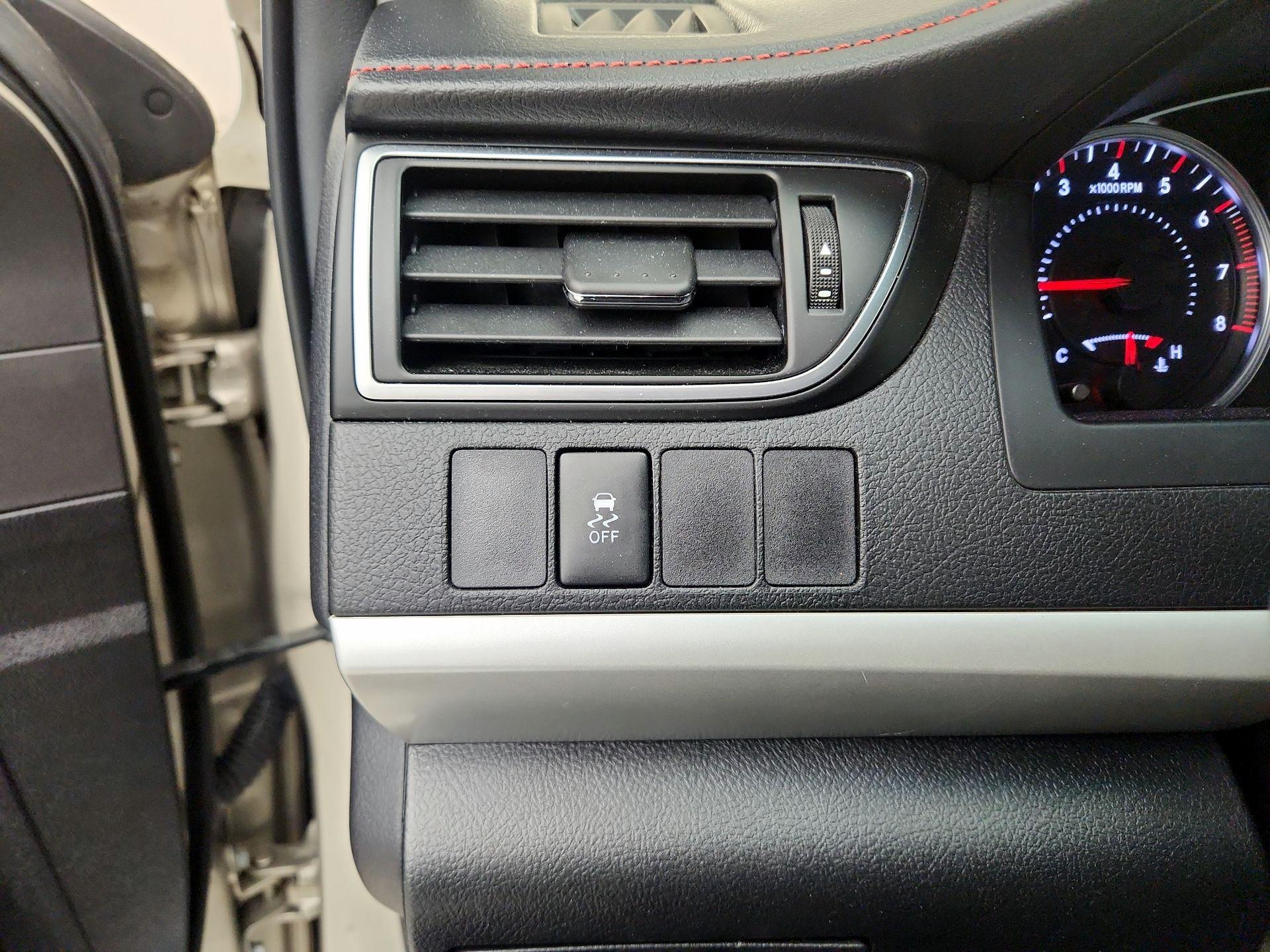 Thumbnail: 2015 Toyota Camry - 13