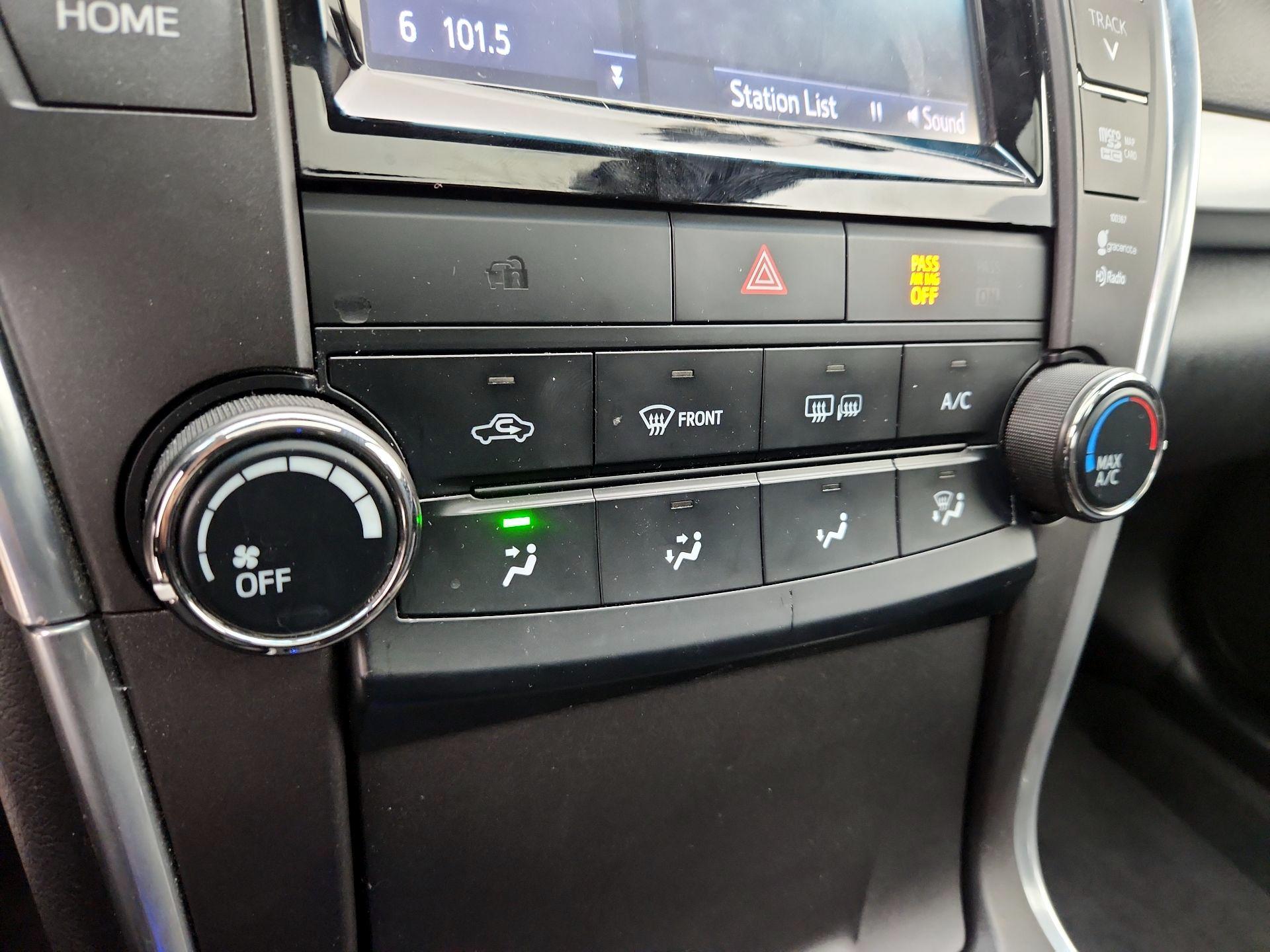 Thumbnail: 2015 Toyota Camry - 16