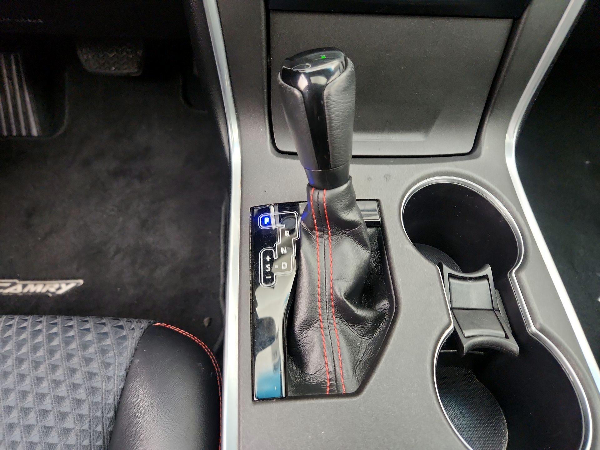 Thumbnail: 2015 Toyota Camry - 17