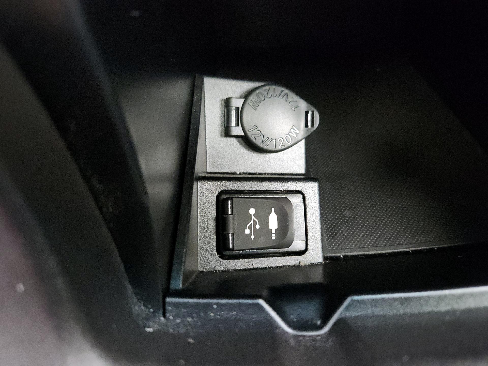 Thumbnail: 2015 Toyota Camry - 18