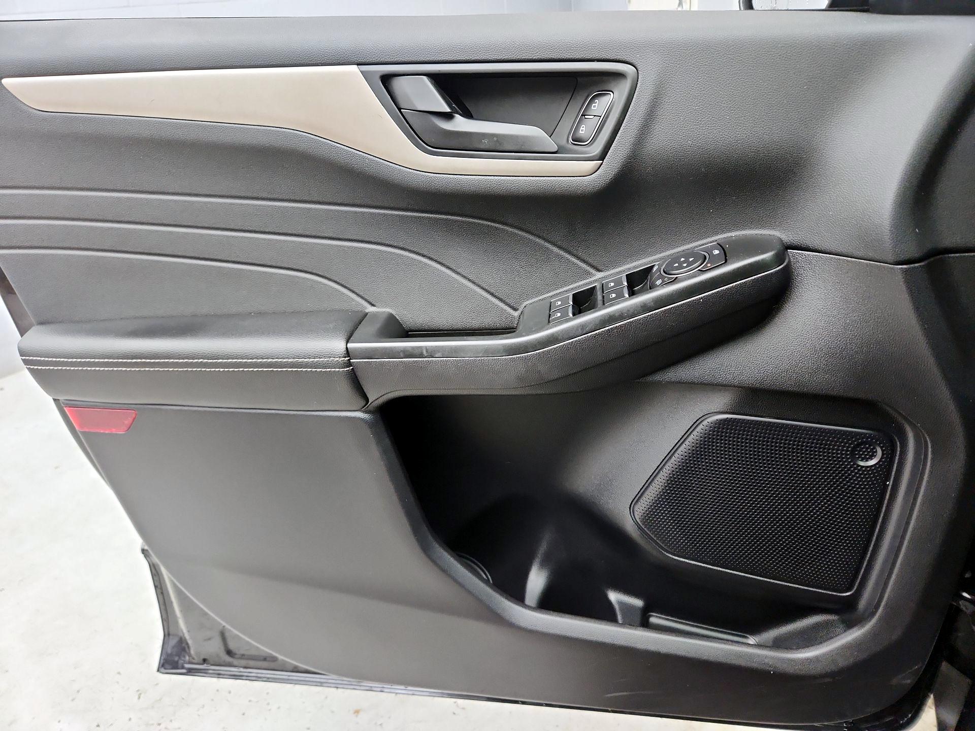 Thumbnail: 2022 Ford Escape - 12