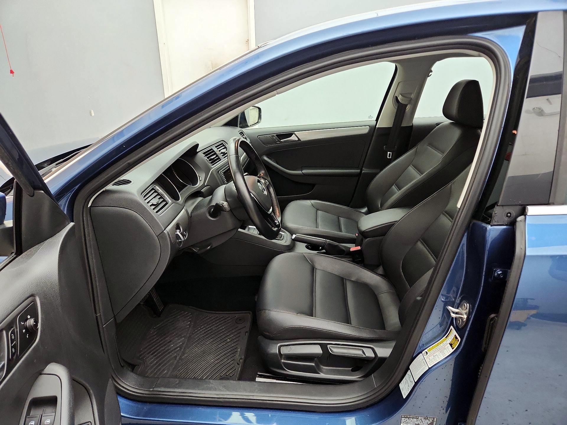 Thumbnail: 2017 Volkswagen Jetta - 11