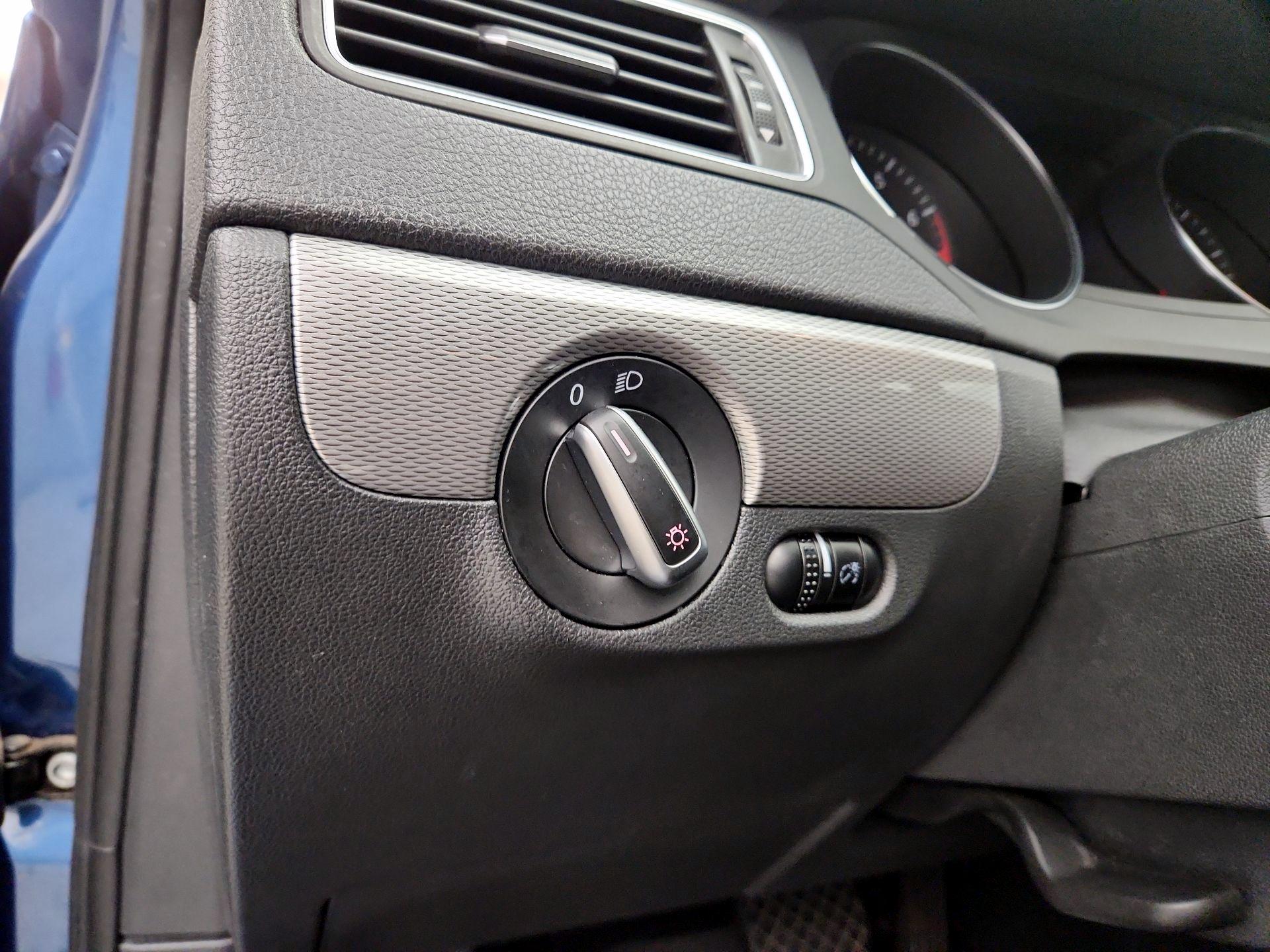 Thumbnail: 2017 Volkswagen Jetta - 13