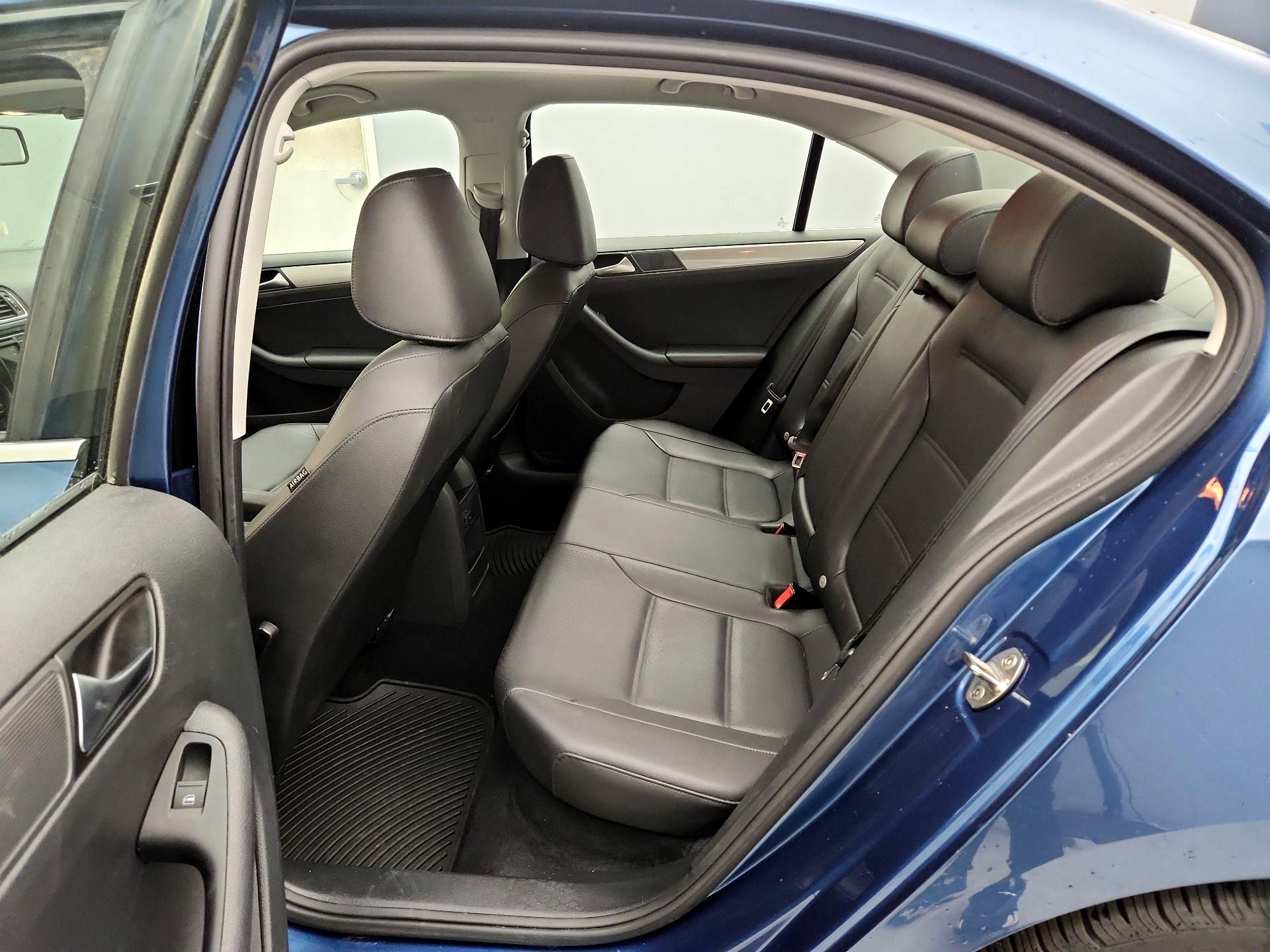 Thumbnail: 2017 Volkswagen Jetta - 20