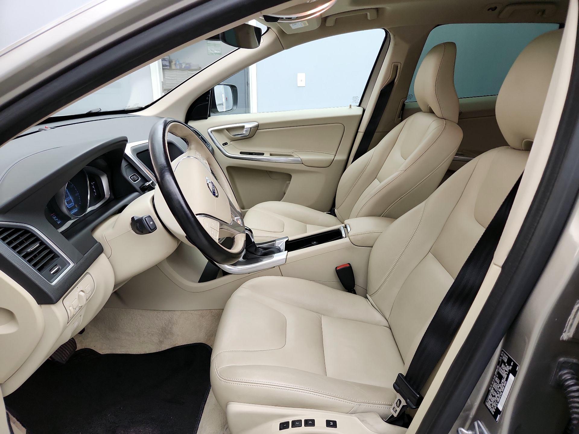 Thumbnail: 2016 Volvo XC60 - 11