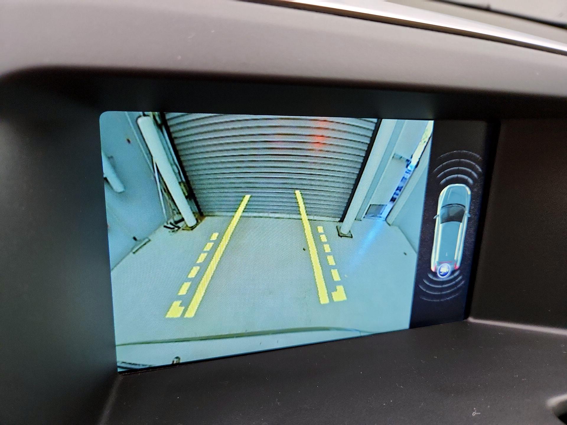 Thumbnail: 2016 Volvo XC60 - 15