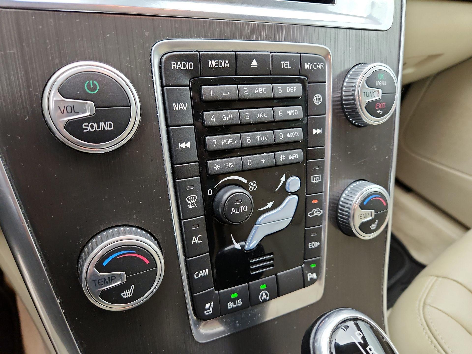 Thumbnail: 2016 Volvo XC60 - 17