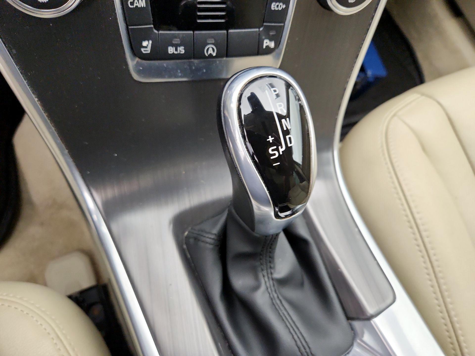 Thumbnail: 2016 Volvo XC60 - 18