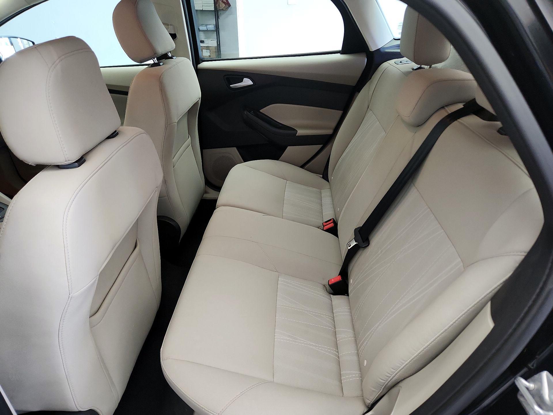 Thumbnail: 2016 Ford Focus - 19