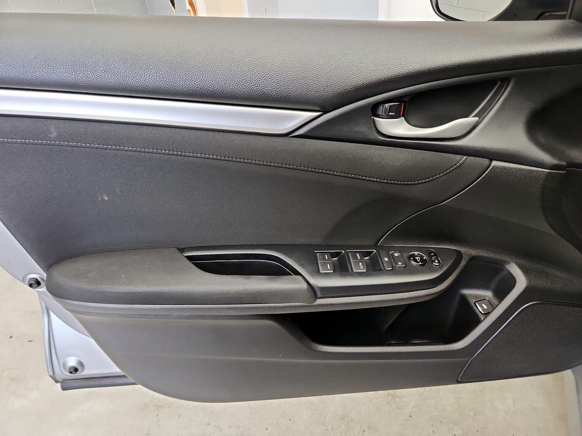 Thumbnail: 2017 Honda Civic - 12