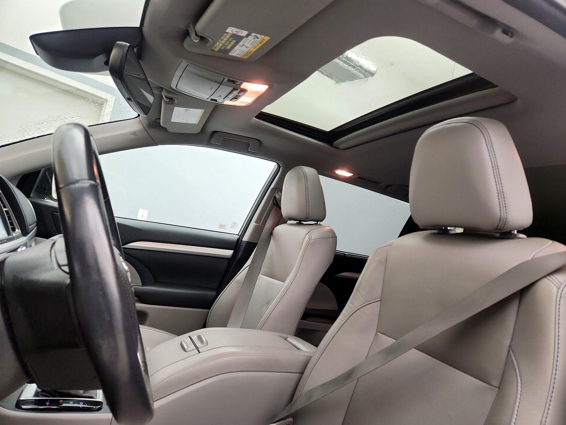 Thumbnail: 2017 Toyota Highlander - 20