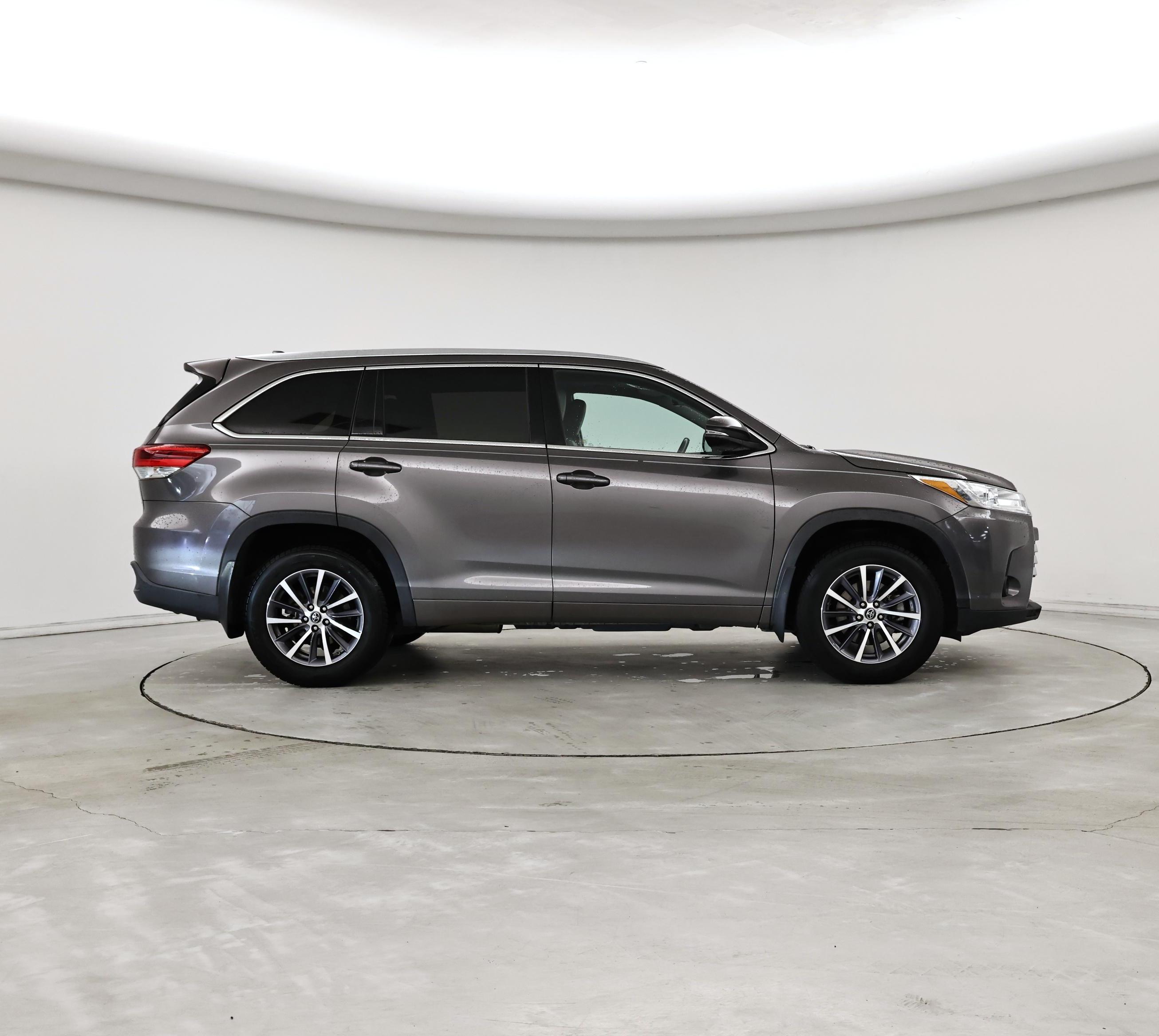 Thumbnail: 2017 Toyota Highlander - 7