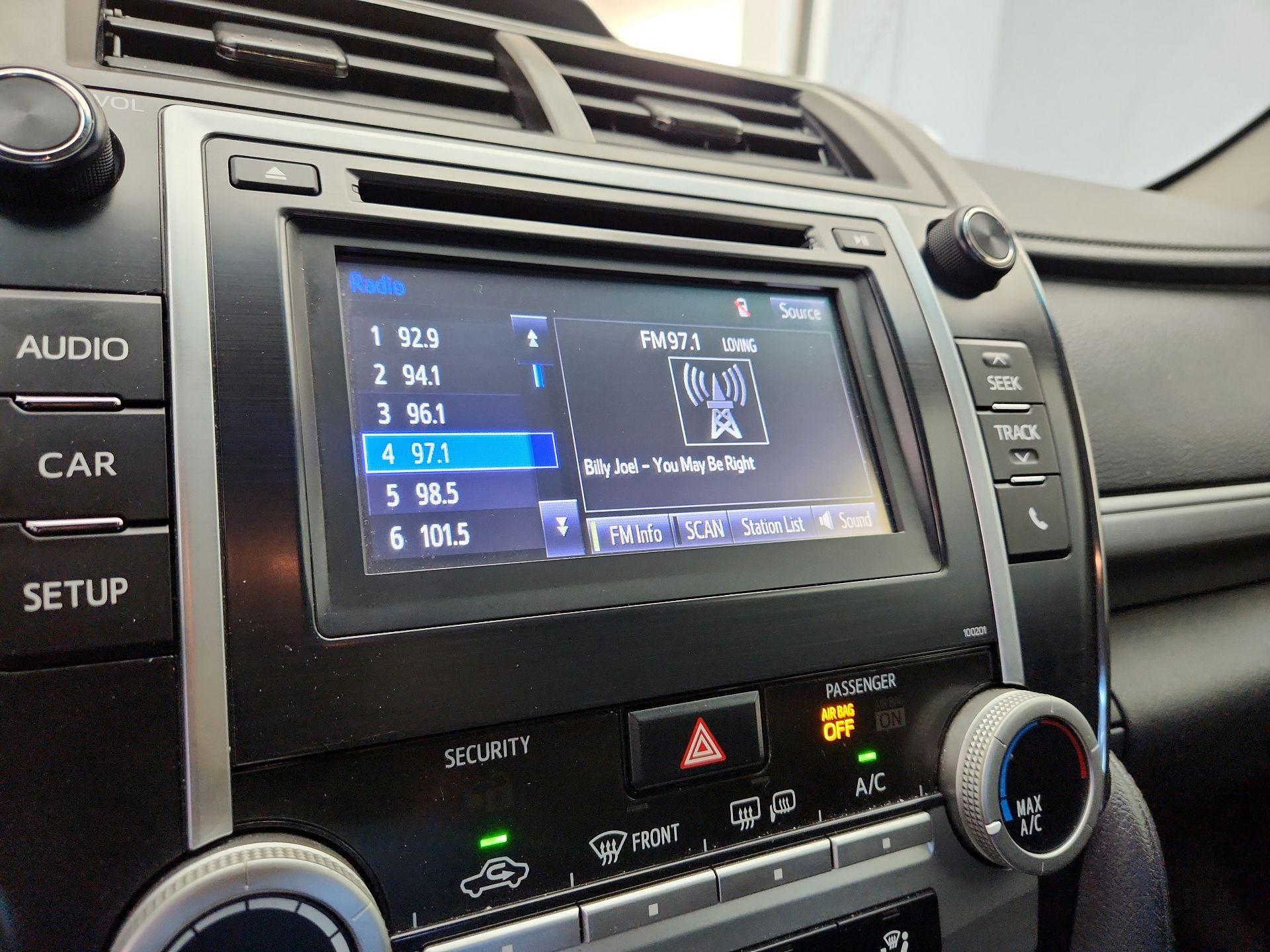 Thumbnail: 2014 Toyota Camry - 15