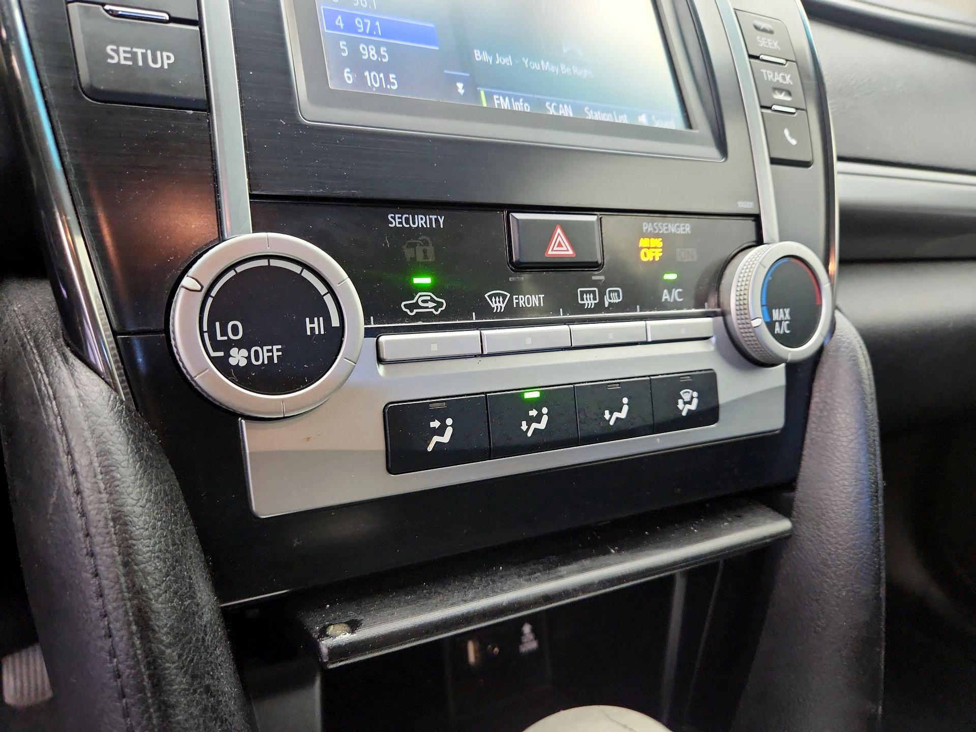 Thumbnail: 2014 Toyota Camry - 16