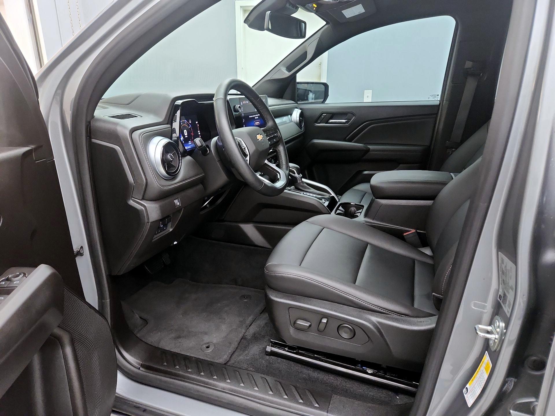 Thumbnail: 2023 Chevrolet Colorado - 11