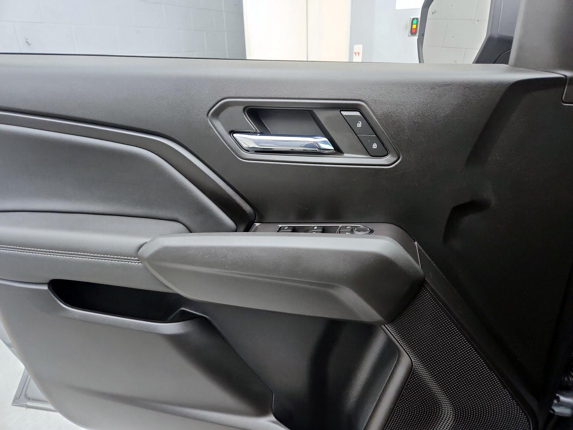 Thumbnail: 2023 Chevrolet Colorado - 12