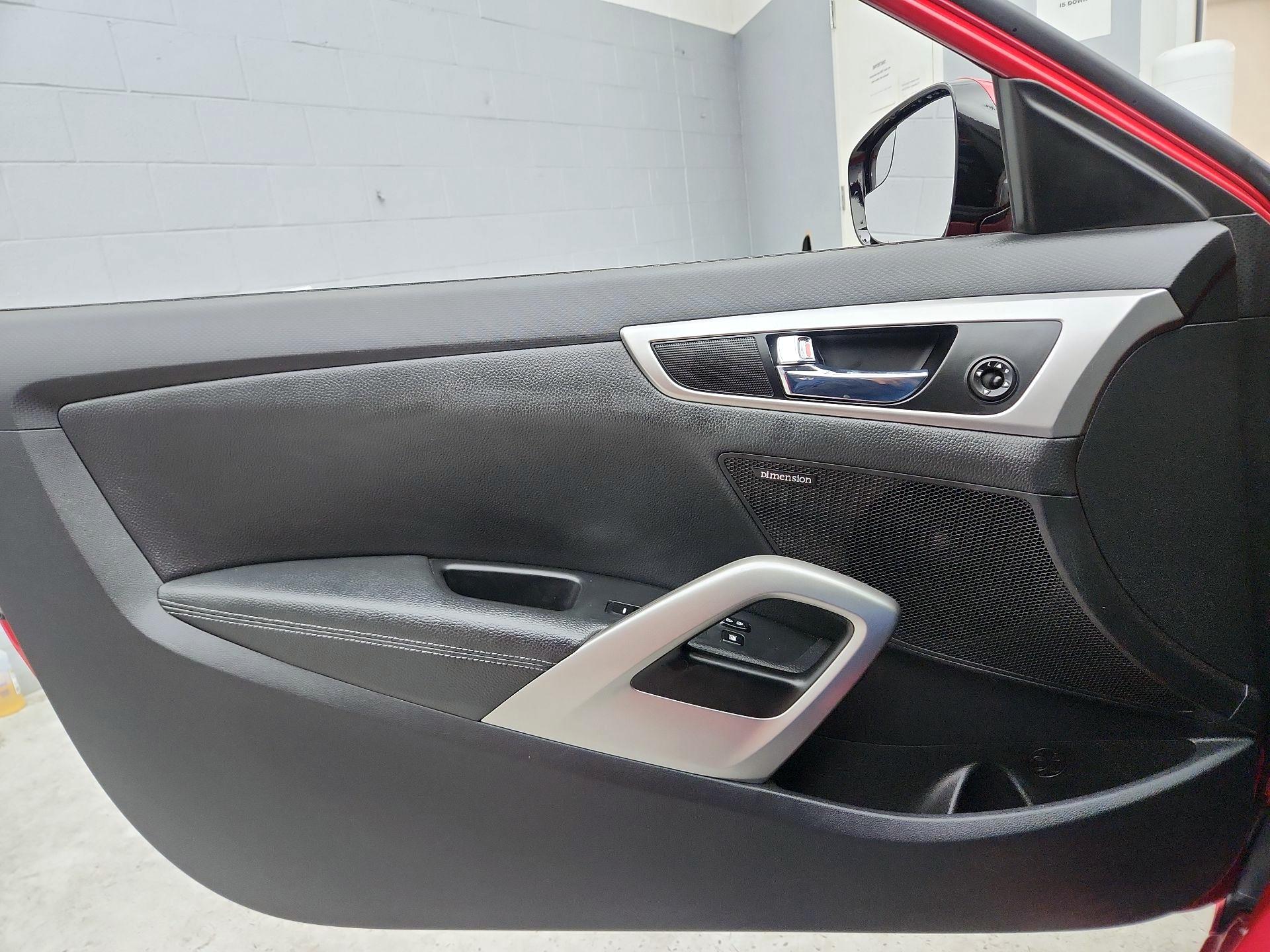 Thumbnail: 2016 Hyundai Veloster - 12