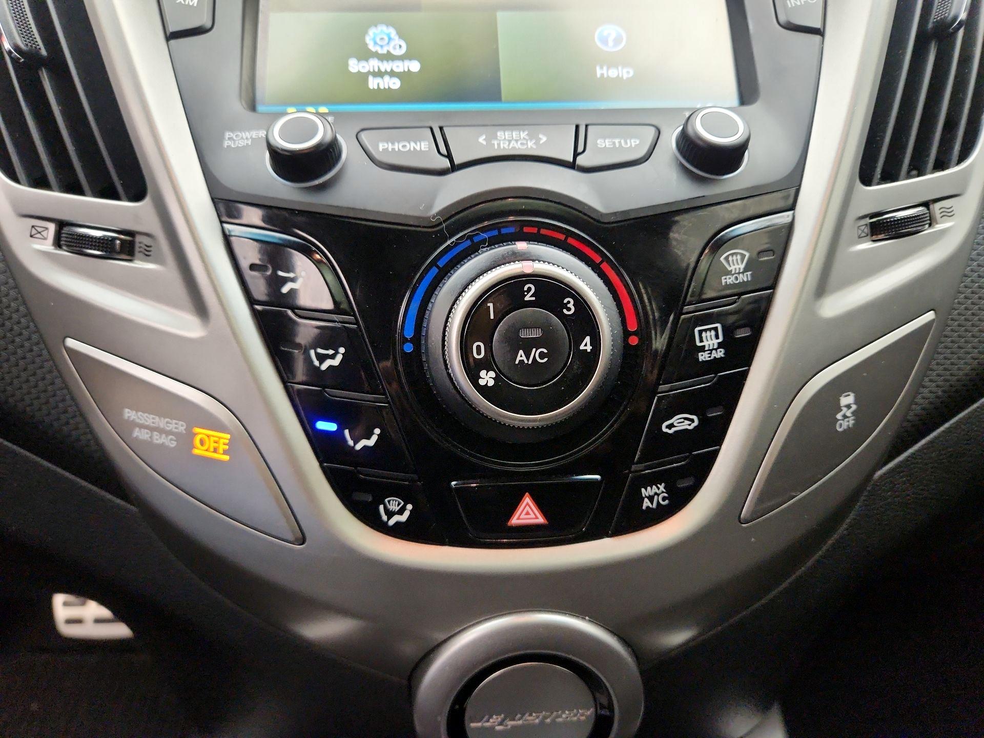 Thumbnail: 2016 Hyundai Veloster - 16