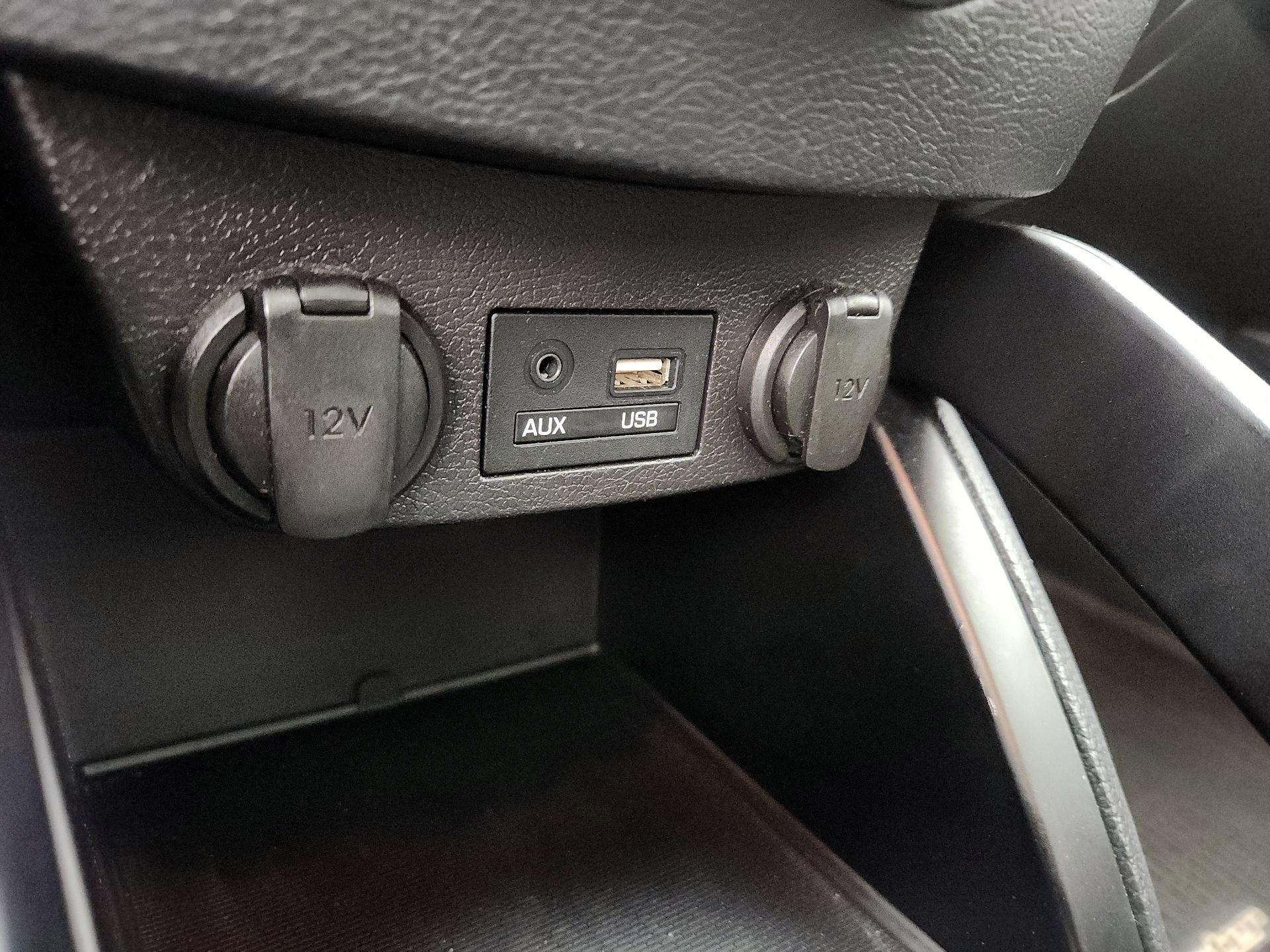 Thumbnail: 2016 Hyundai Veloster - 18