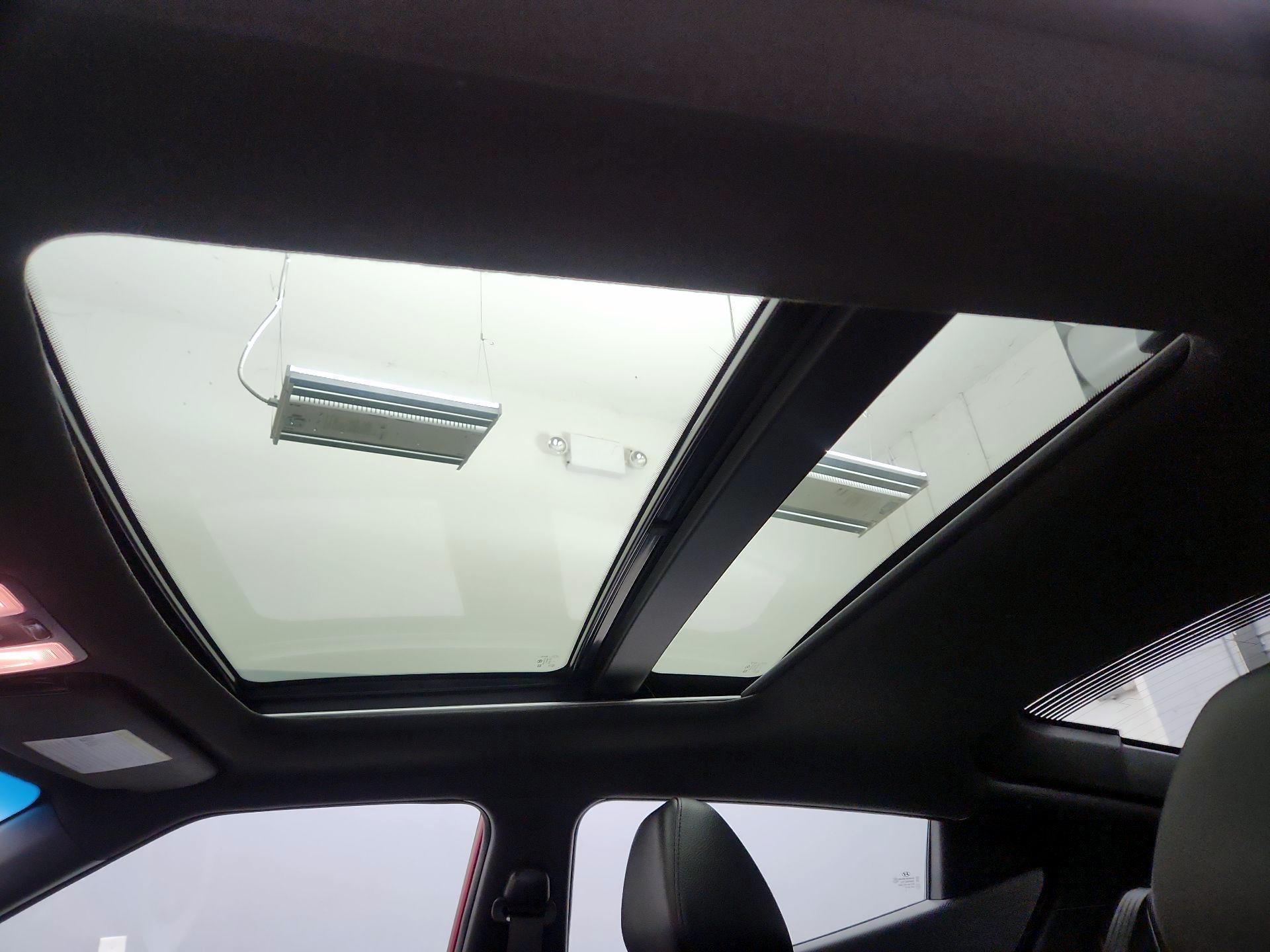 Thumbnail: 2016 Hyundai Veloster - 19