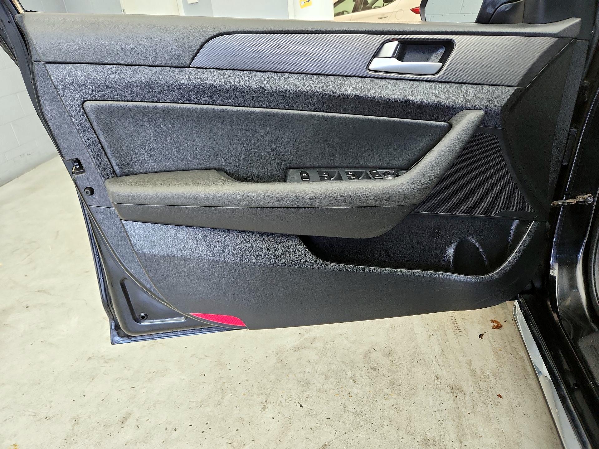 Thumbnail: 2016 Hyundai Sonata - 12