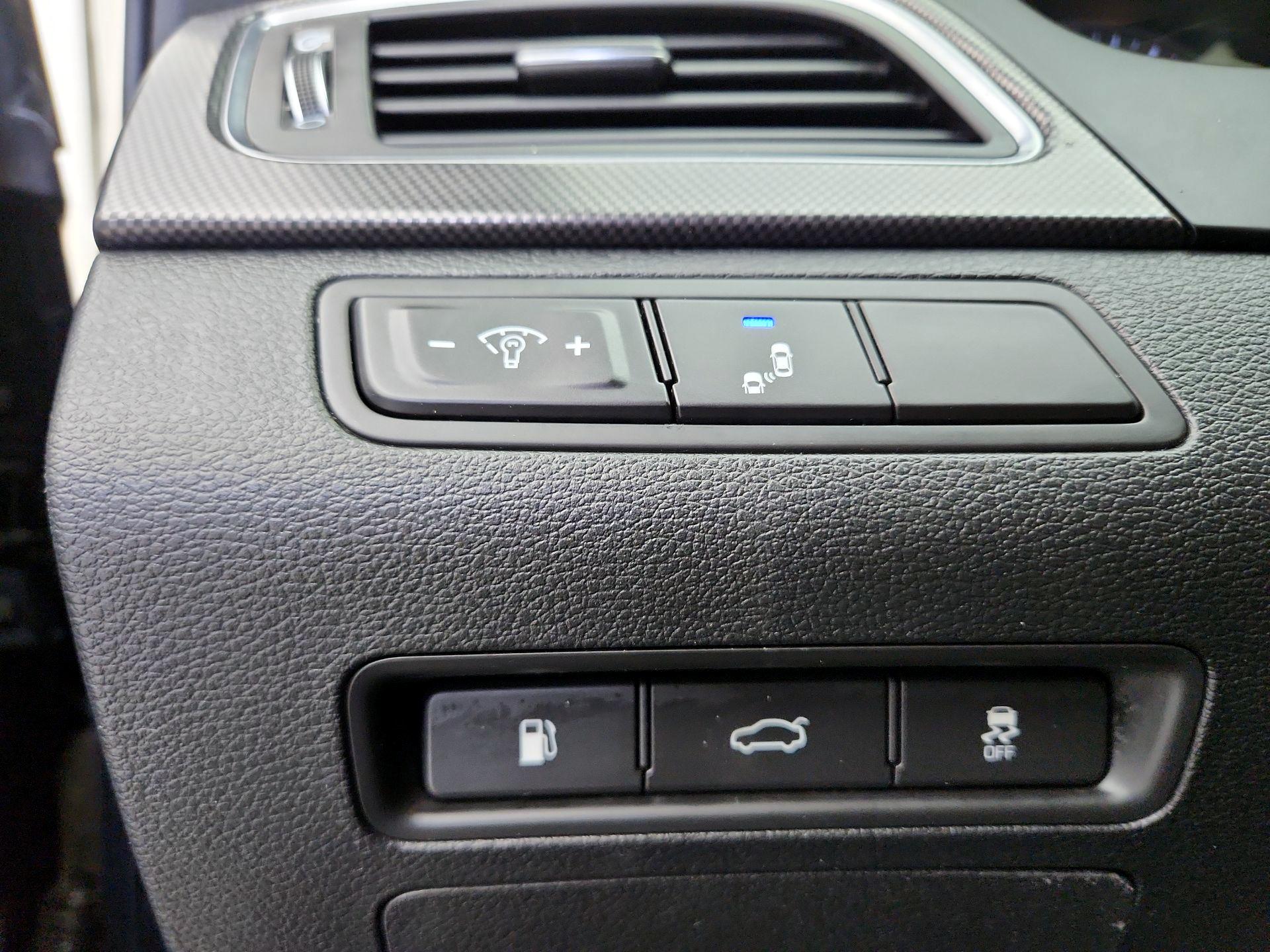 Thumbnail: 2016 Hyundai Sonata - 13