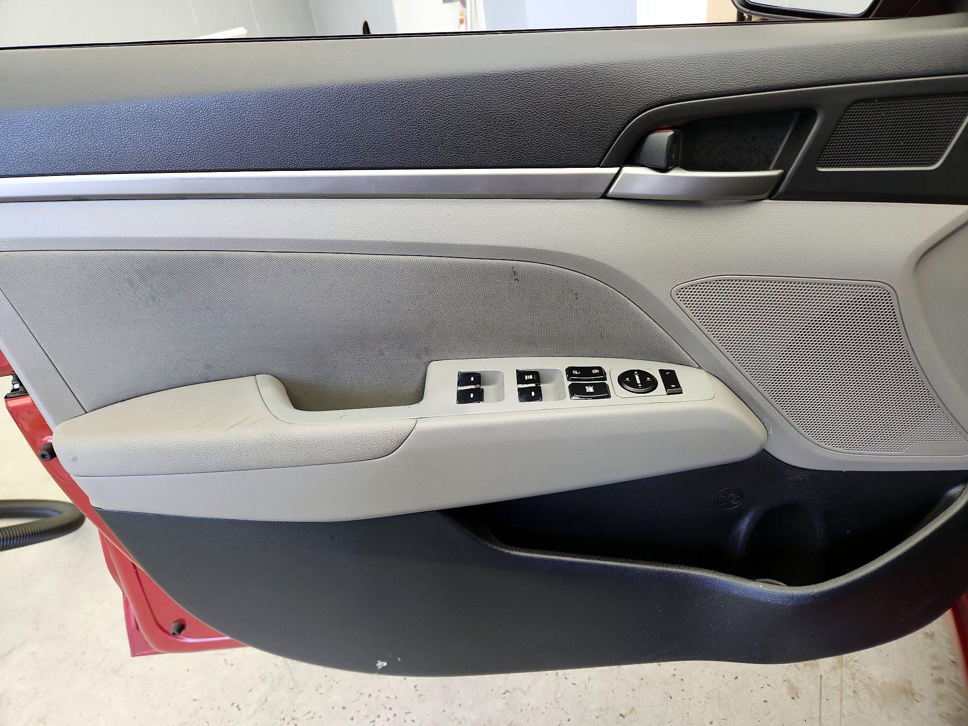 Thumbnail: 2017 Hyundai Elantra - 12