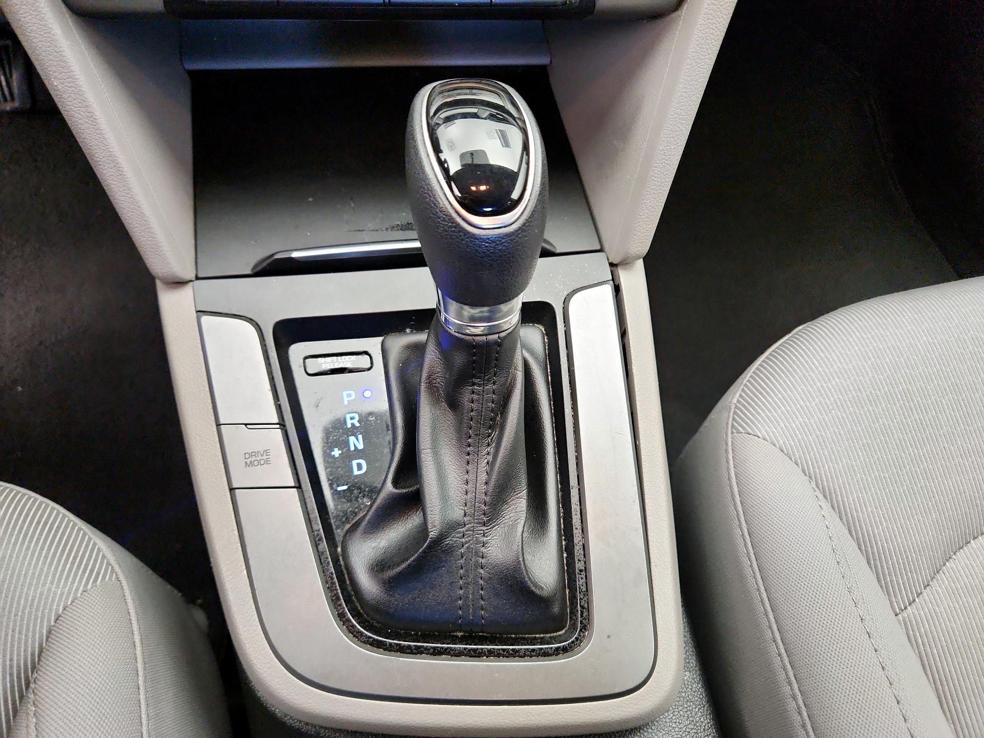 Thumbnail: 2017 Hyundai Elantra - 17