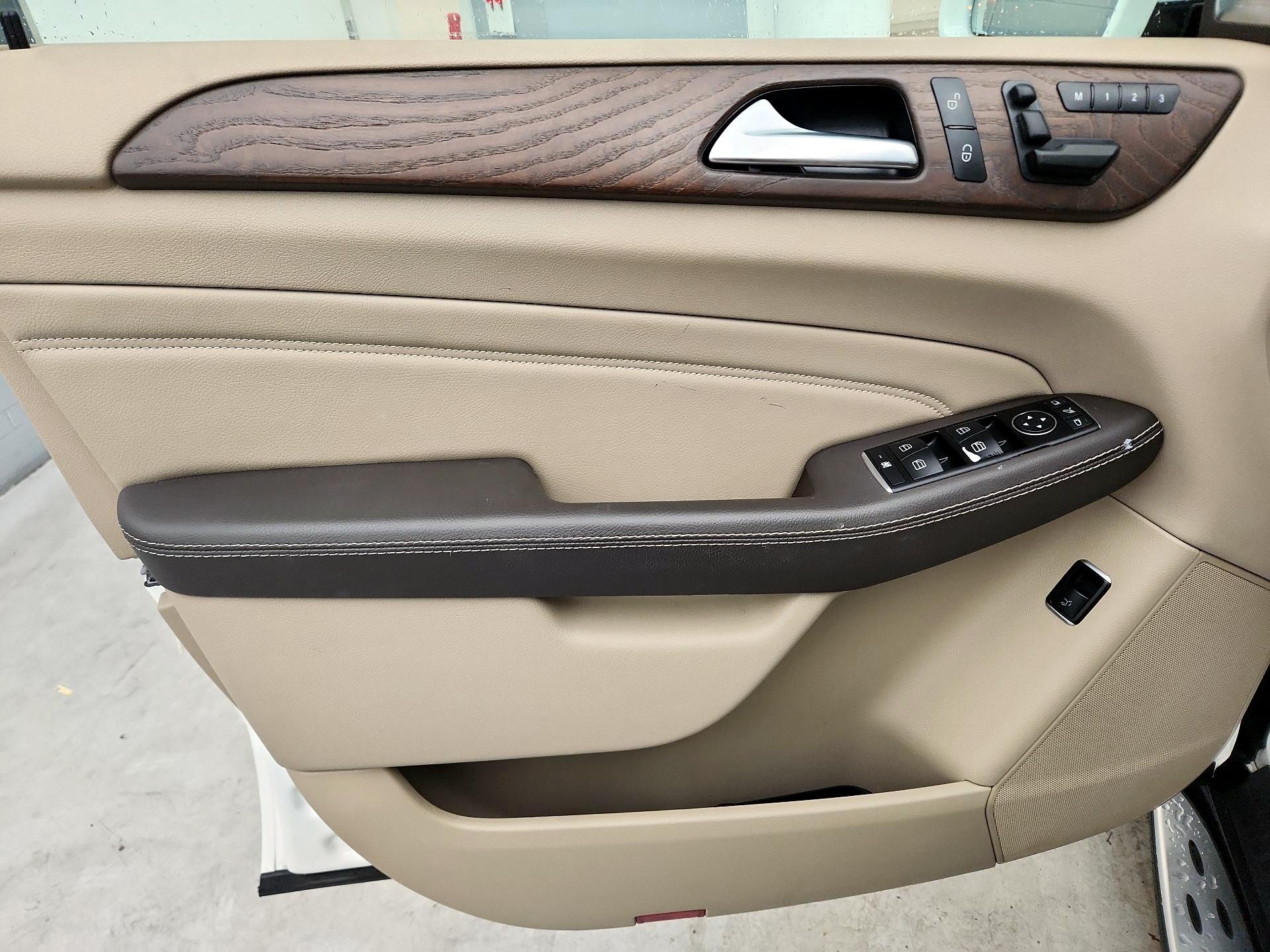 Thumbnail: 2015 Mercedes-Benz M-Class - 12