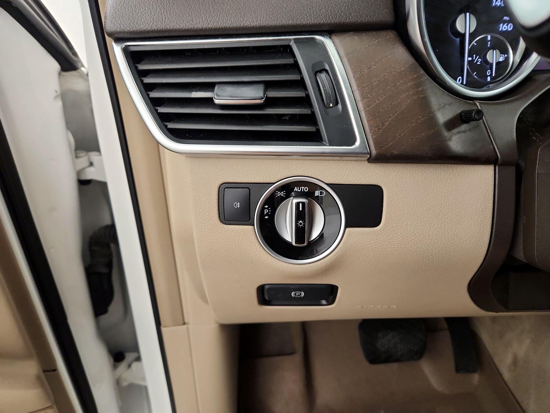 Thumbnail: 2015 Mercedes-Benz M-Class - 13