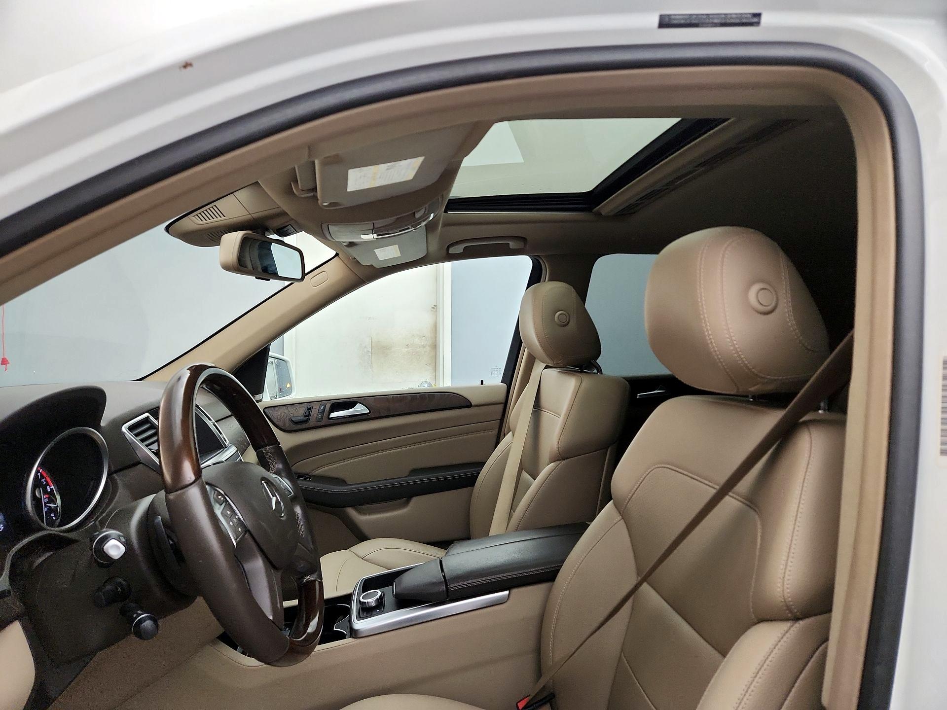 Thumbnail: 2015 Mercedes-Benz M-Class - 19