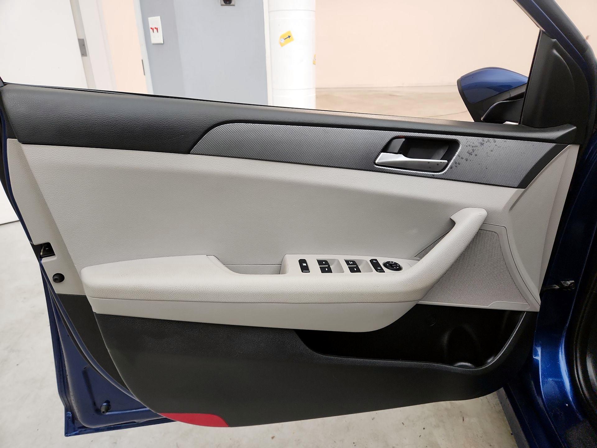 Thumbnail: 2019 Hyundai Sonata - 12