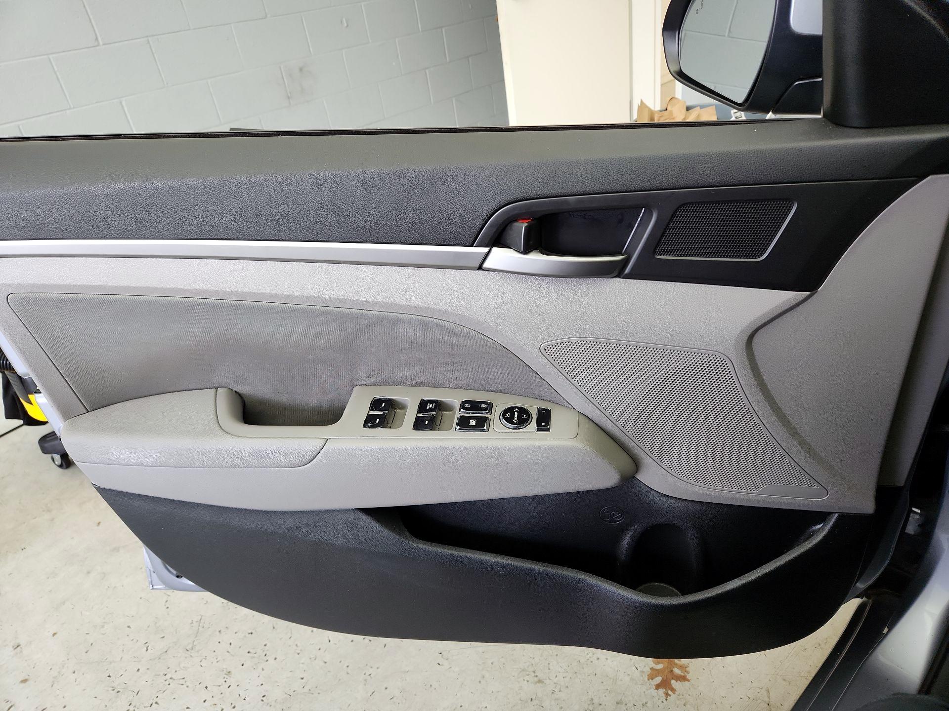 Thumbnail: 2017 Hyundai Elantra - 12