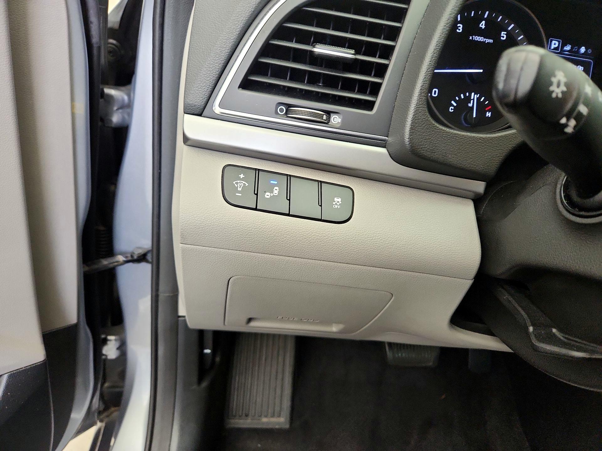 Thumbnail: 2017 Hyundai Elantra - 13