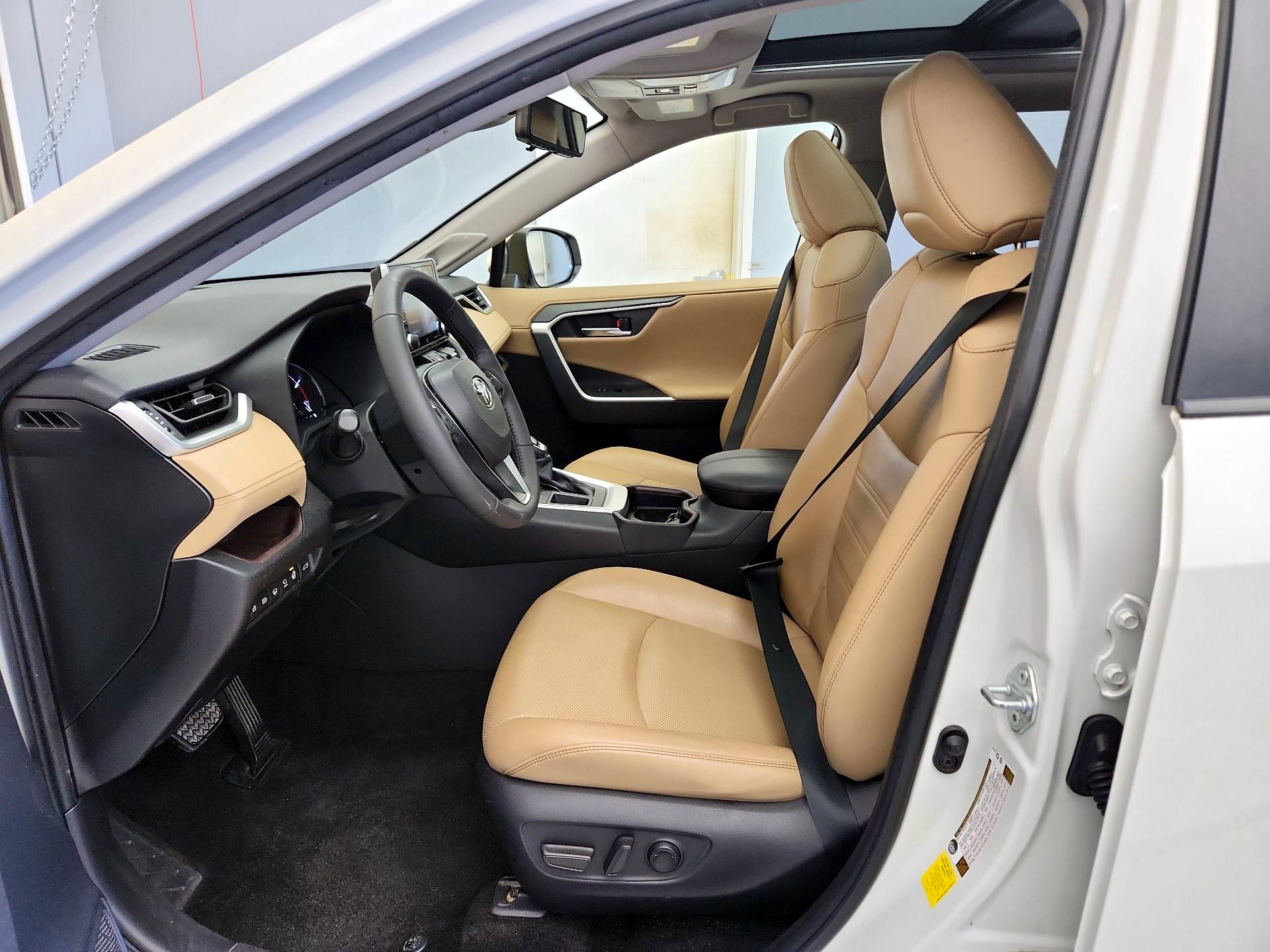 Thumbnail: 2019 Toyota RAV4 - 11