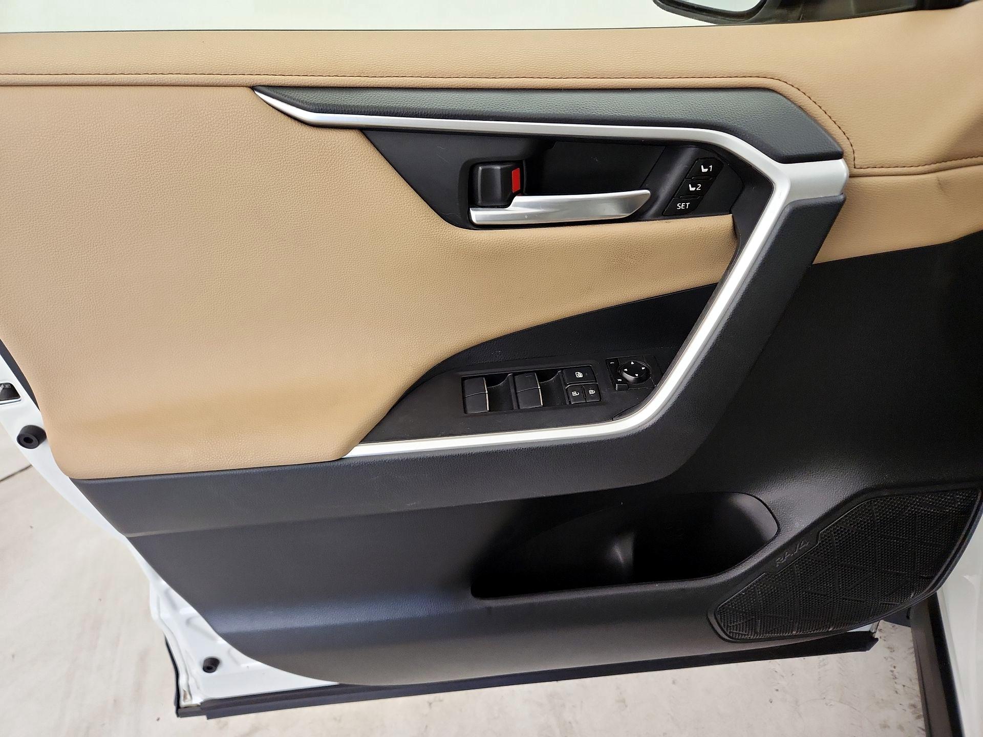 Thumbnail: 2019 Toyota RAV4 - 12